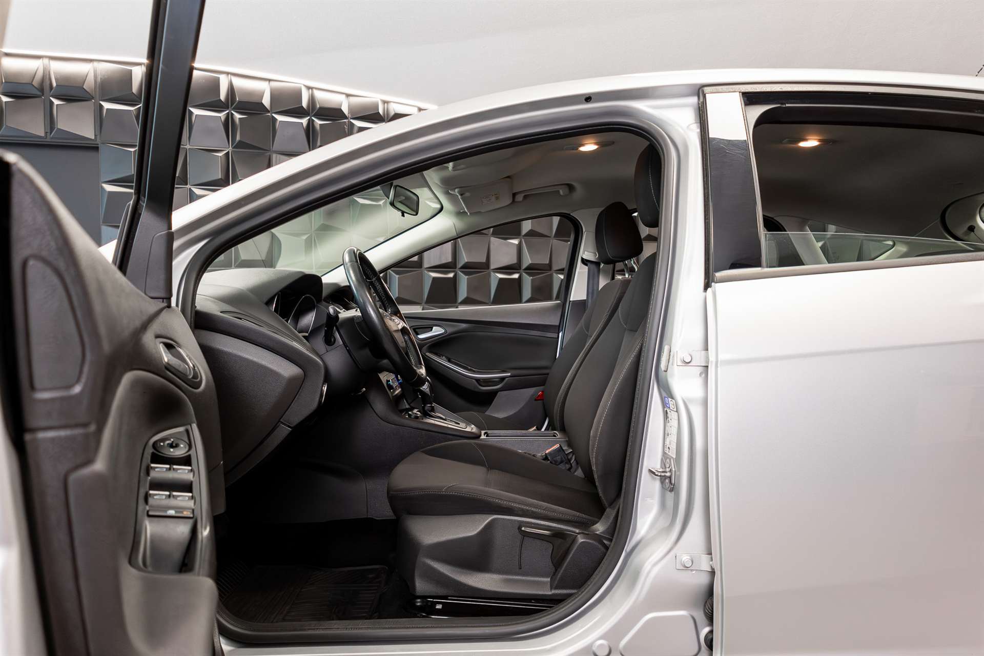 FORD Focus 1.5 TDCi Trend PowerShift-image-10