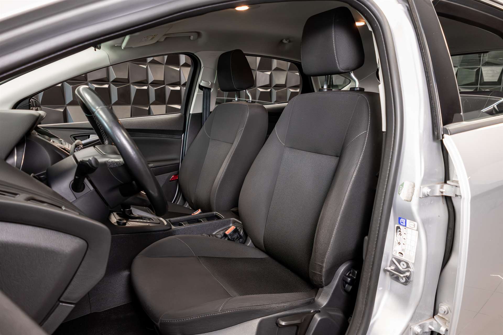 FORD Focus 1.5 TDCi Trend PowerShift-image-12