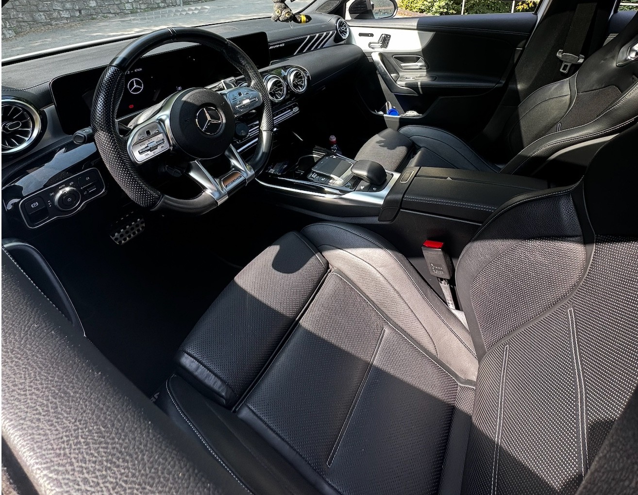 MERCEDES-BENZ A 35 AMG 4matic-image-5