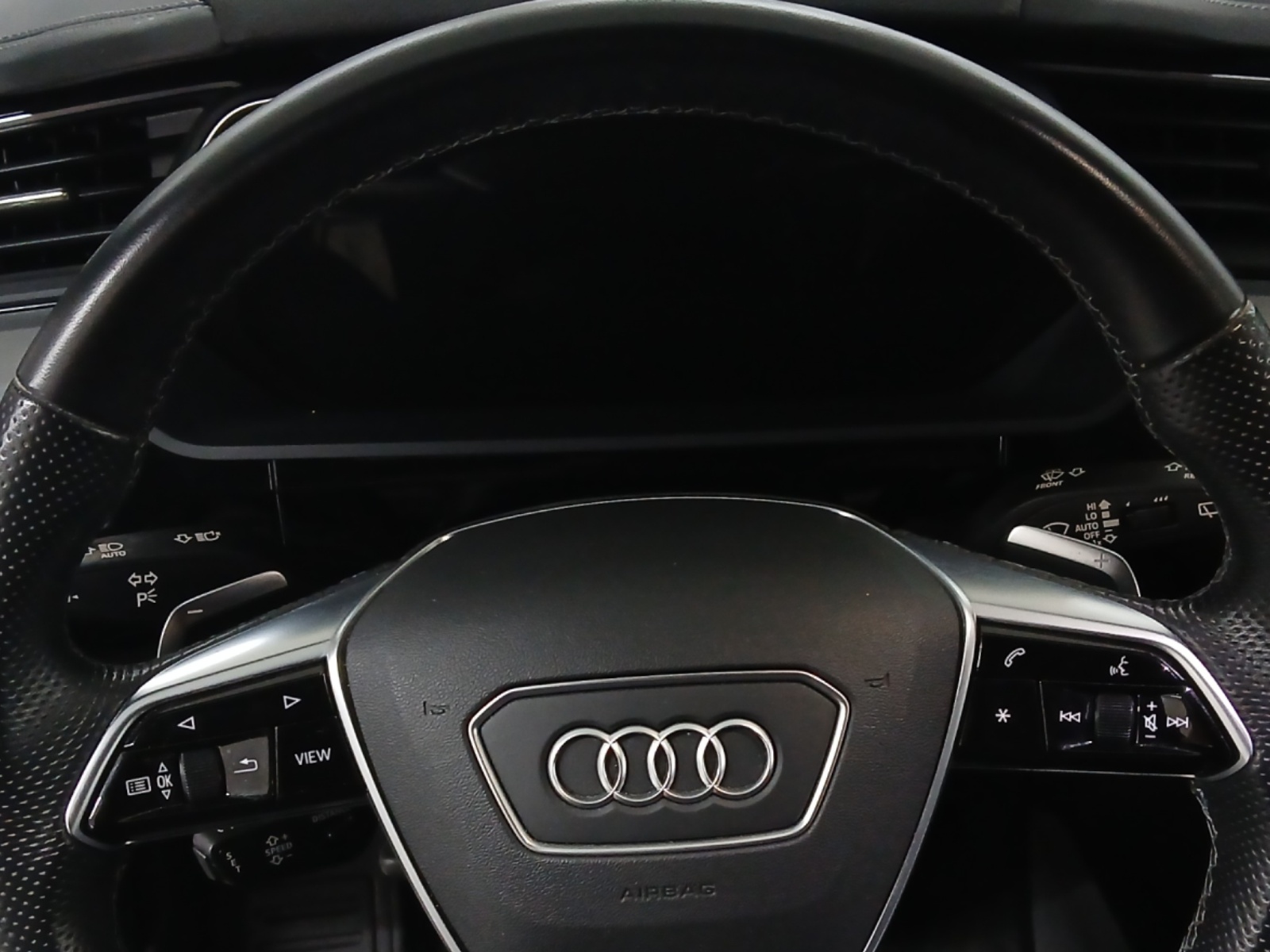 AUDI e-tron 55 Advanced Black Edition quattro-image-9