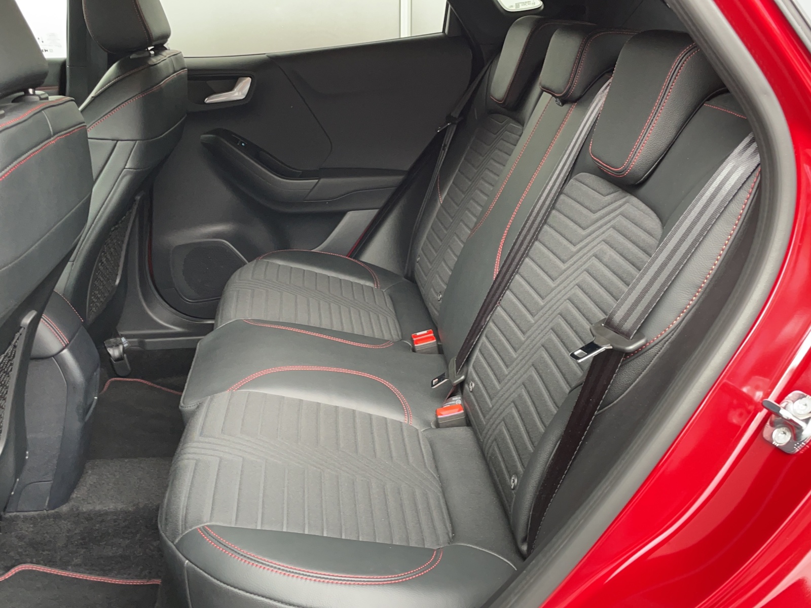 FORD Puma 1.0 EcoB Hybrid 155 ST-Line-image-11