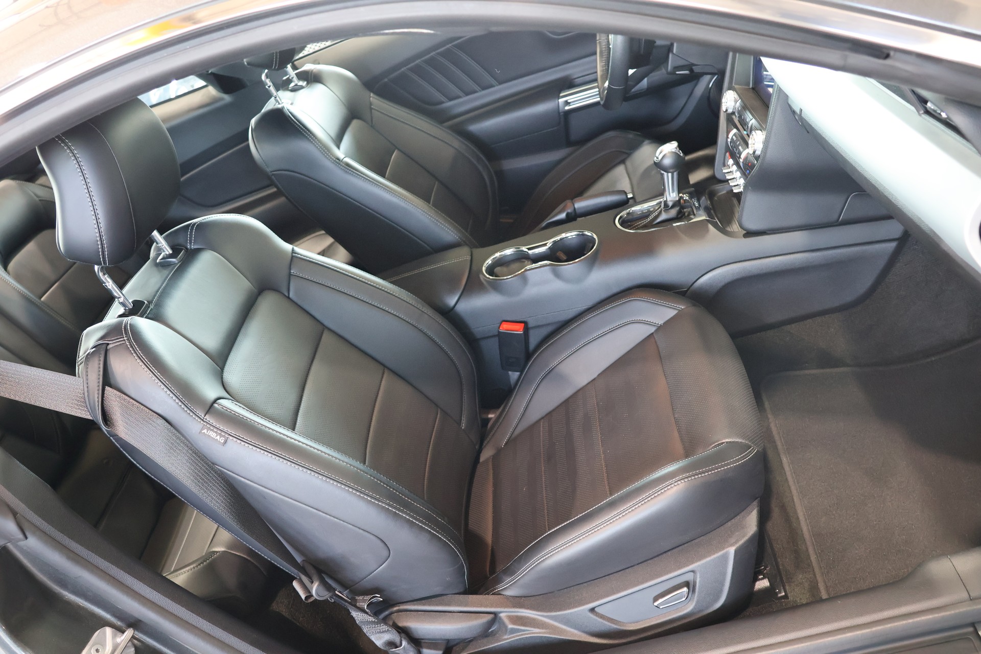 FORD Mustang Fastback 5.0 V8 GT Automat-image-13