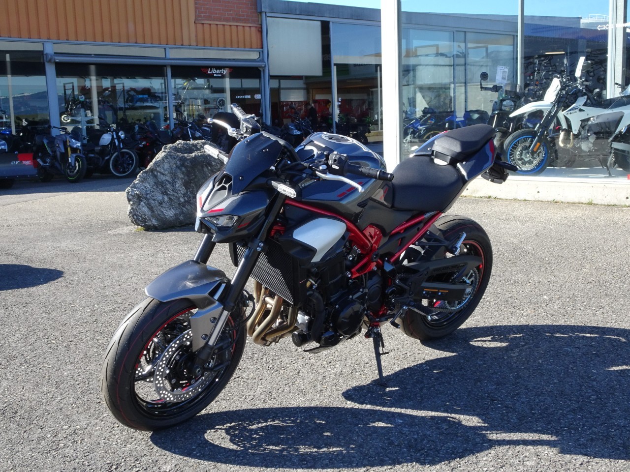 KAWASAKI Z 900 (35kW)-showroom-element-3