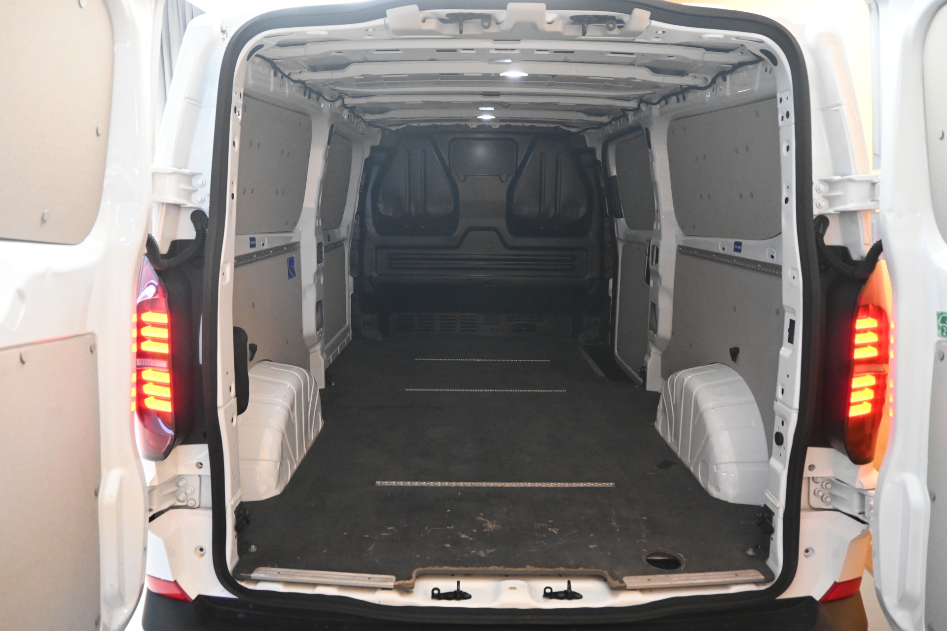 VW Transporter Kaw. 3500 2.0 TDI 150-image-4