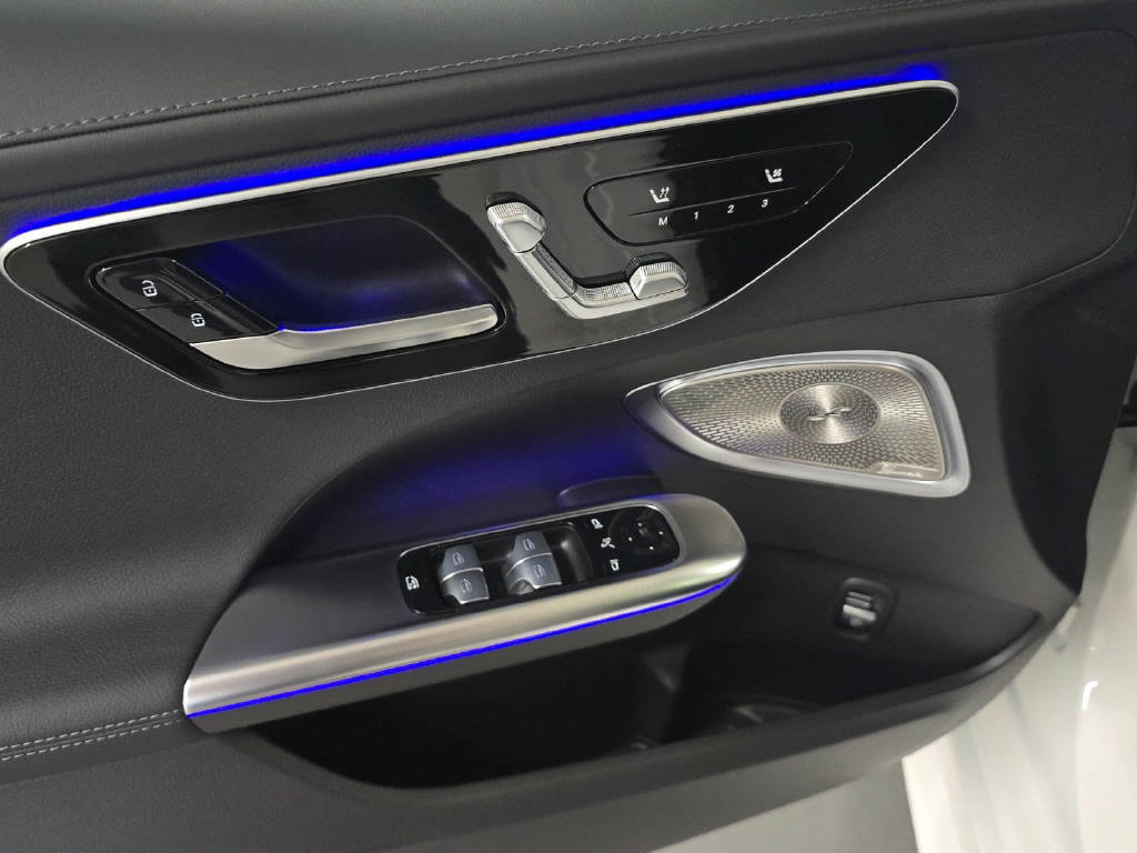 MERCEDES-BENZ C 300 de AMG Line 4Matic T-Modell-image-4