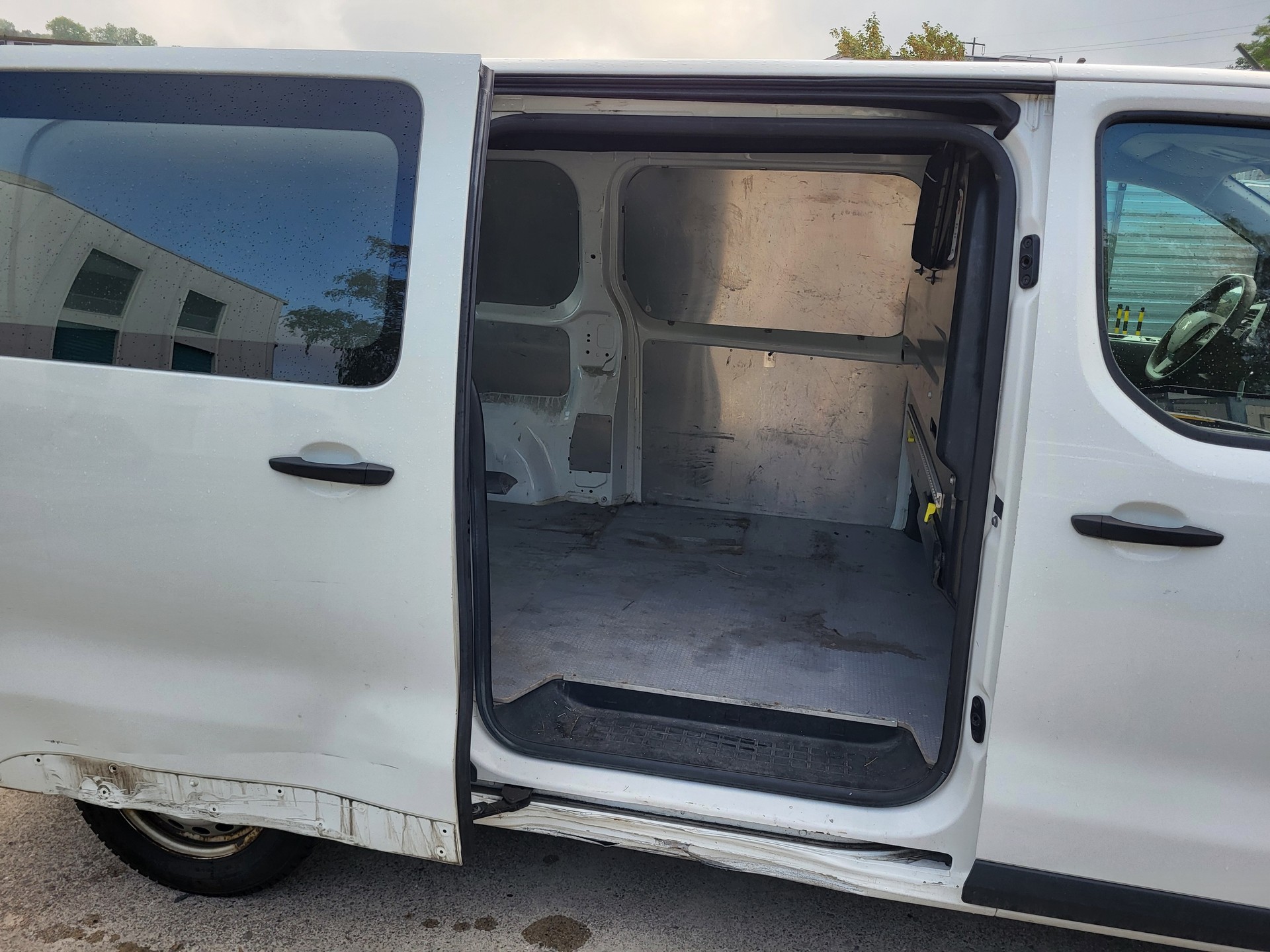 PEUGEOT Expert 2.0 BlueHDi 180 S&S Active Standard EAT6-image-6
