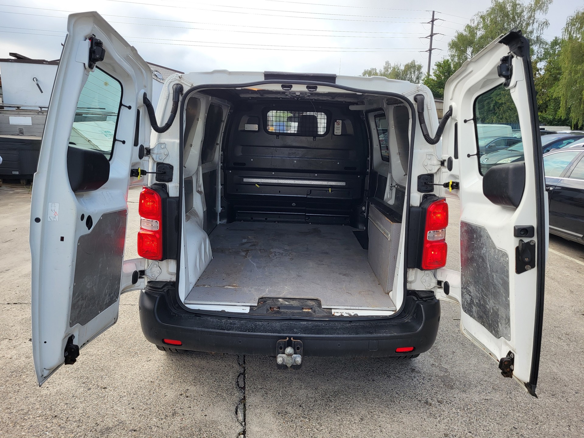PEUGEOT Expert 2.0 BlueHDi 180 S&S Active Standard EAT6-image-4