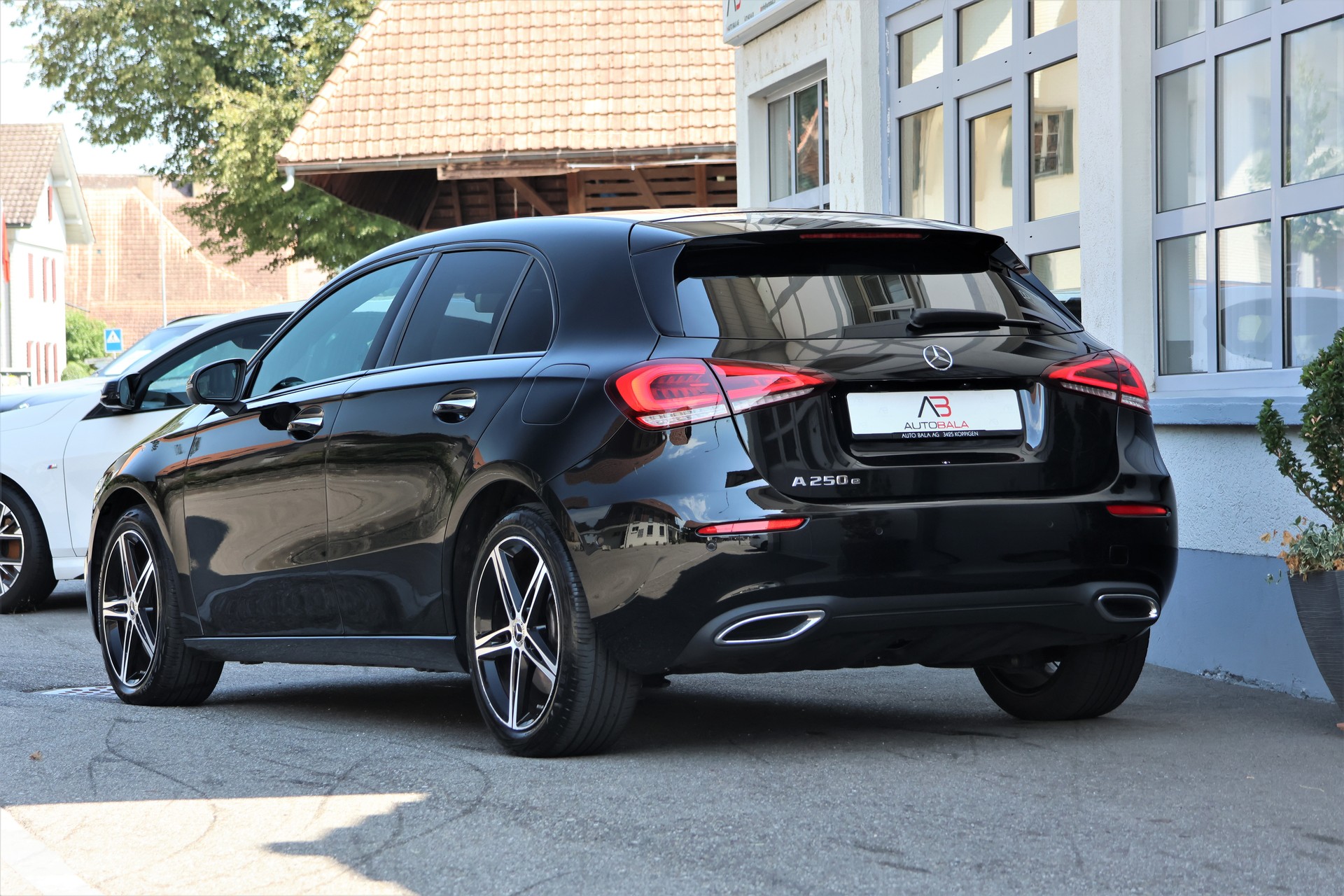 MERCEDES-BENZ A 250e Progressive 8G-DCT (CH)-image-2