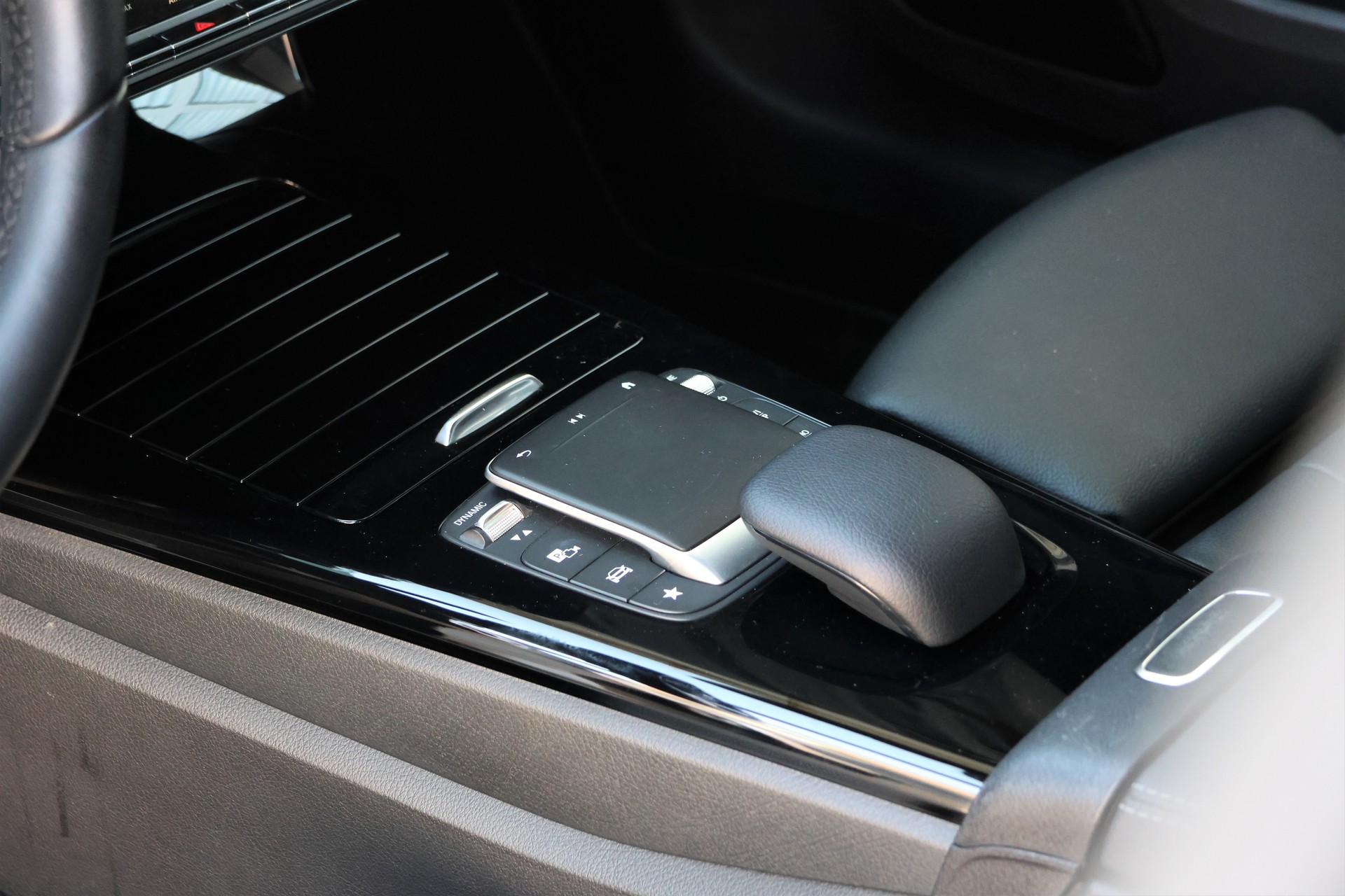 MERCEDES-BENZ A 250e Progressive 8G-DCT (CH)-image-10