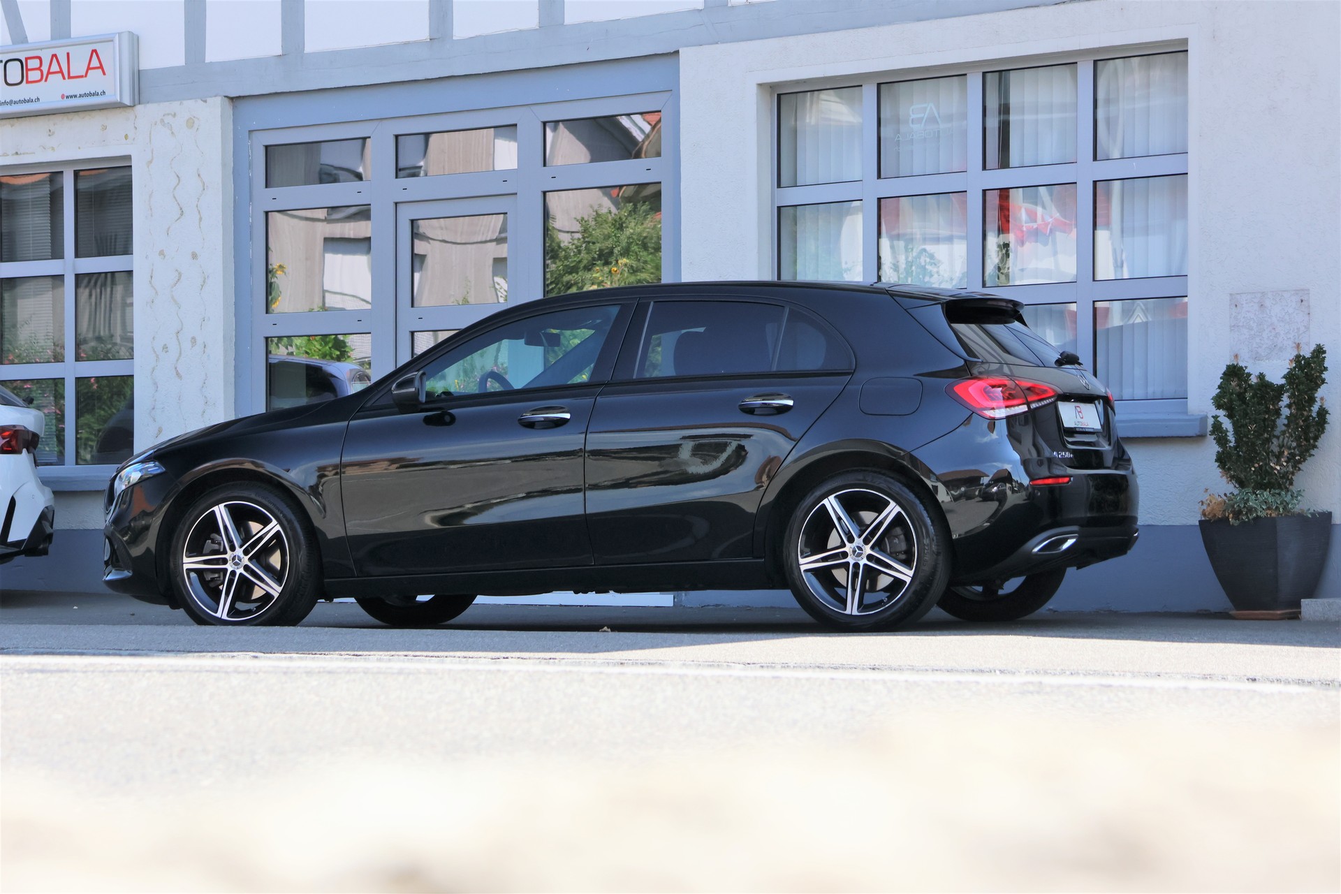 MERCEDES-BENZ A 250e Progressive 8G-DCT (CH)-image-3