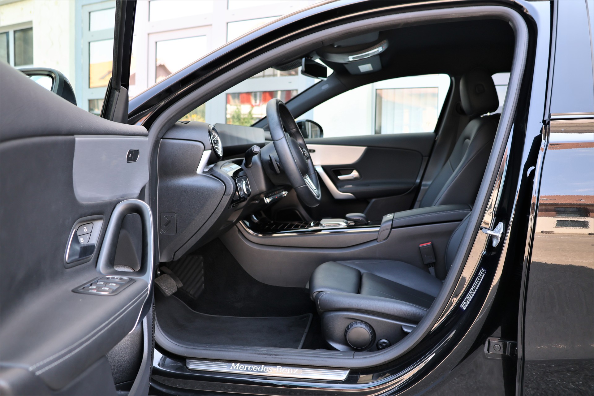 MERCEDES-BENZ A 250e Progressive 8G-DCT (CH)-image-8