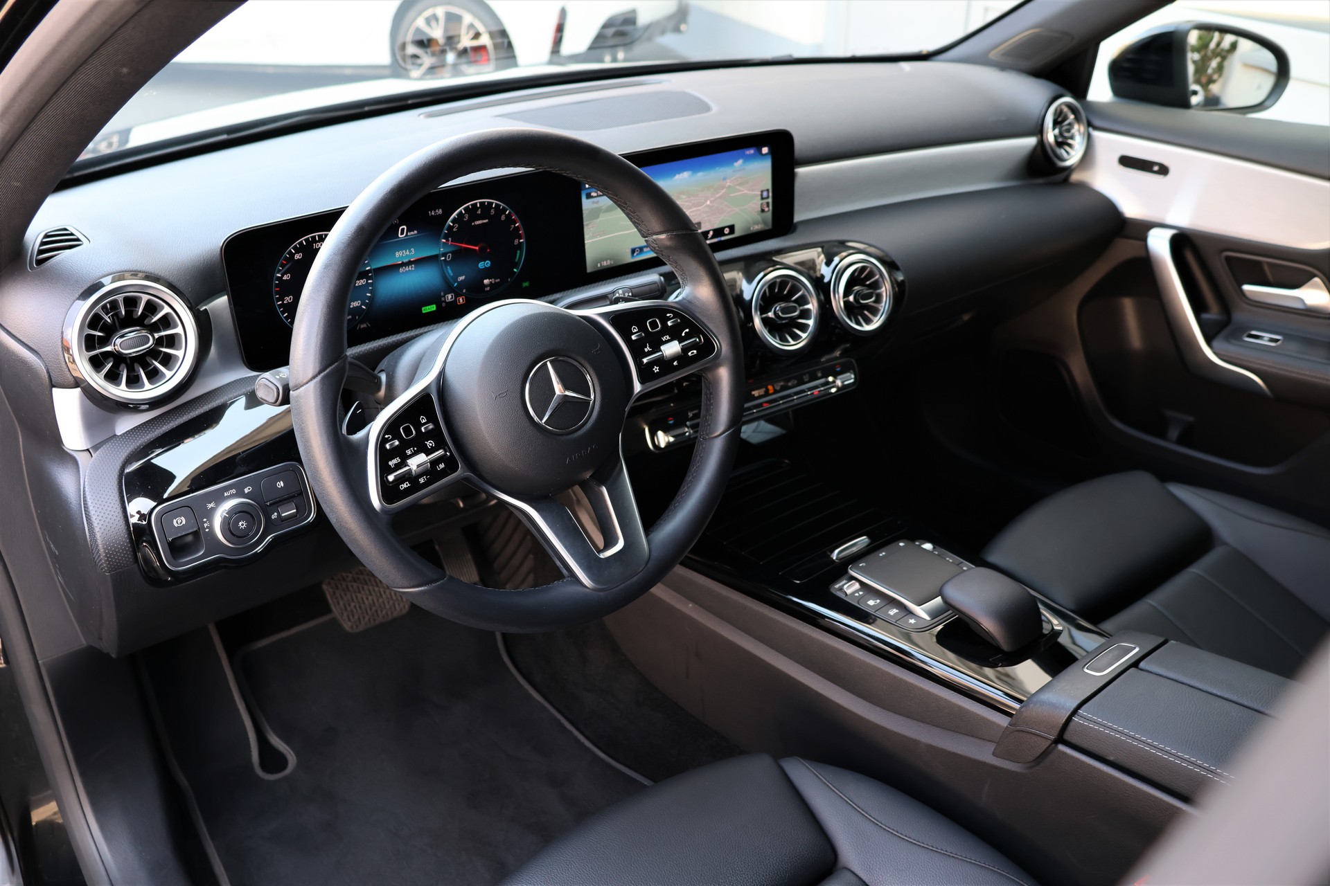 MERCEDES-BENZ A 250e Progressive 8G-DCT (CH)-image-9