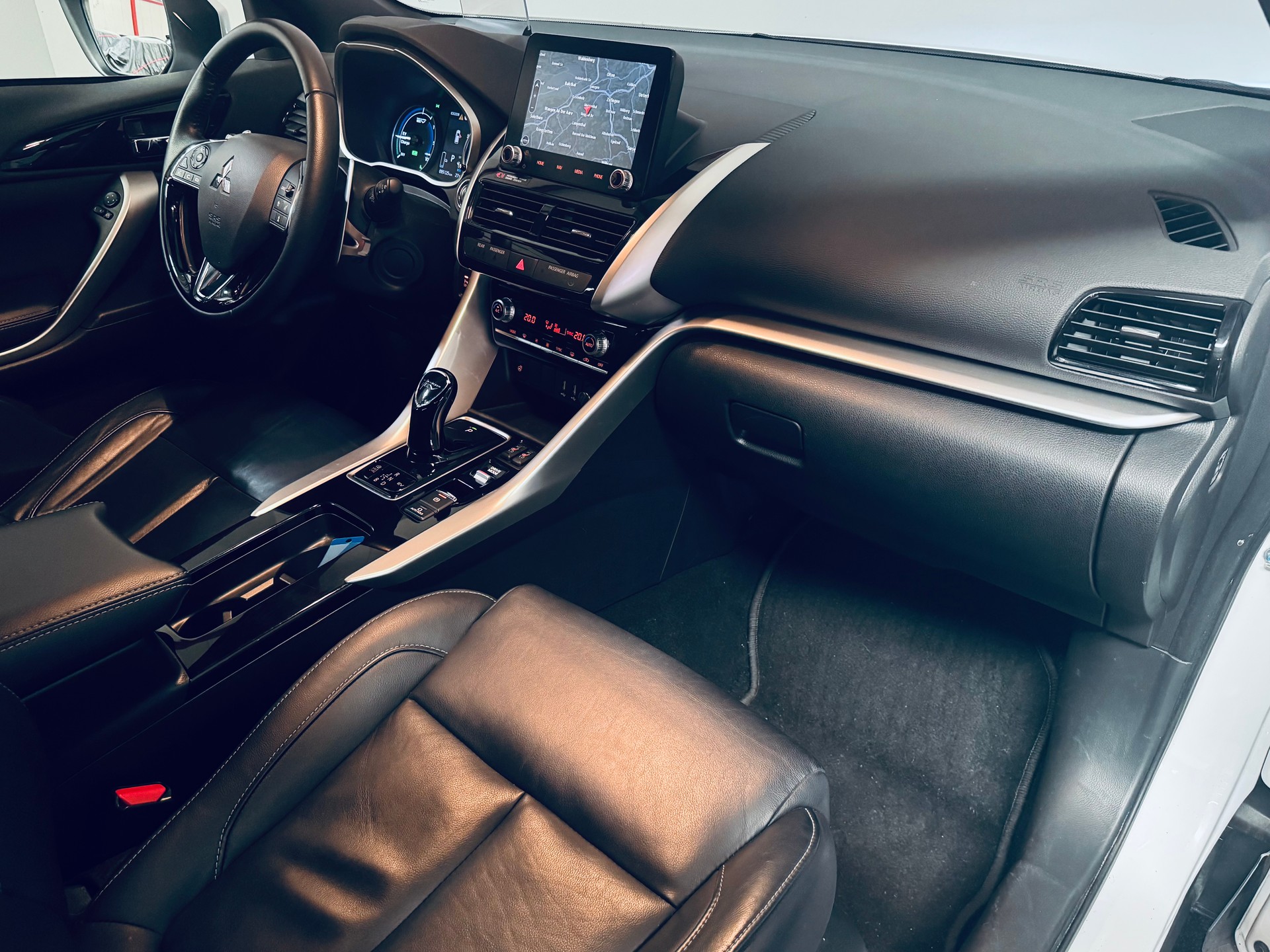 MITSUBISHI Eclipse Cross 2.4 PHEV Diamond 4WD-image-15