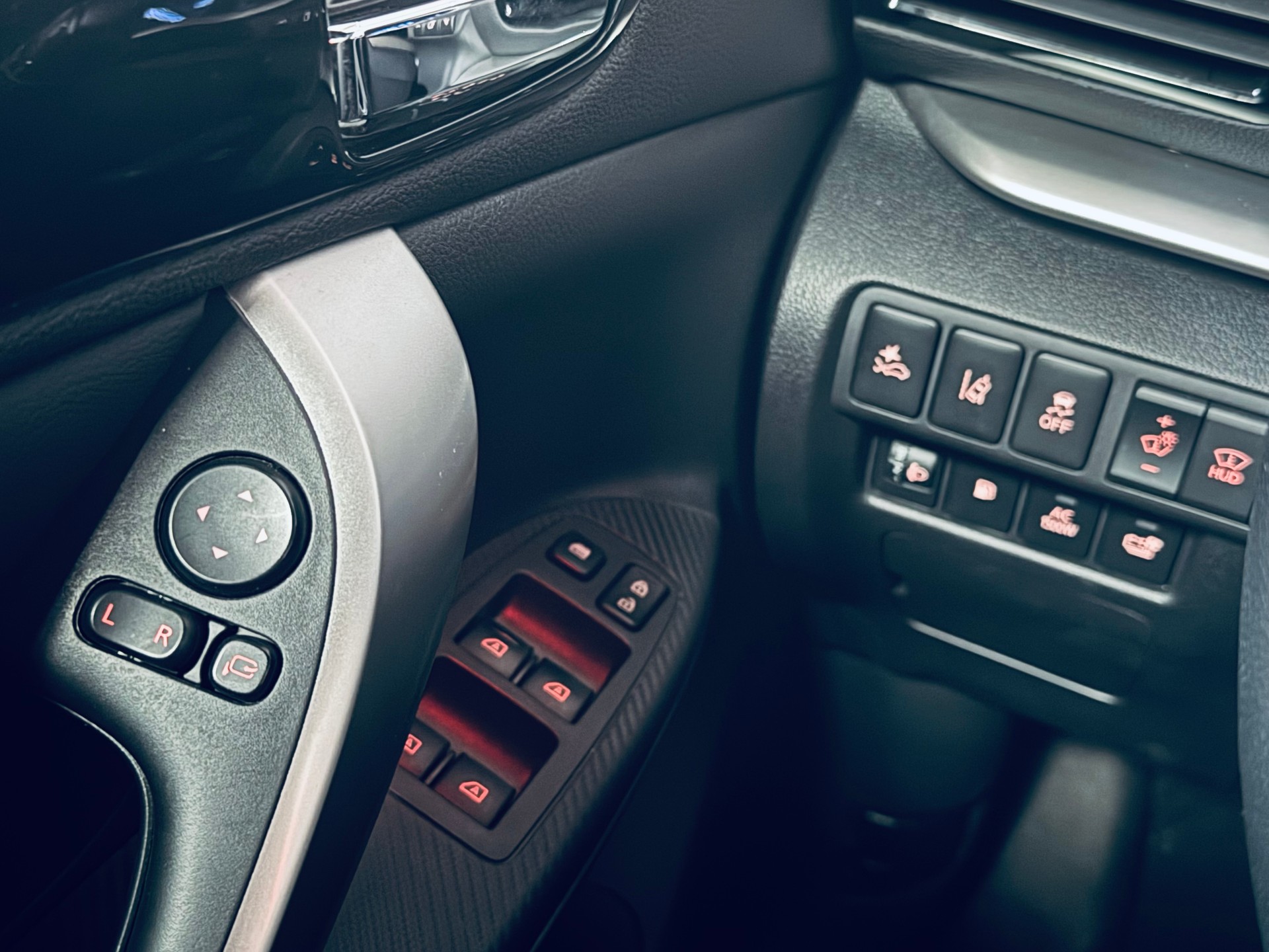 MITSUBISHI Eclipse Cross 2.4 PHEV Diamond 4WD-image-25