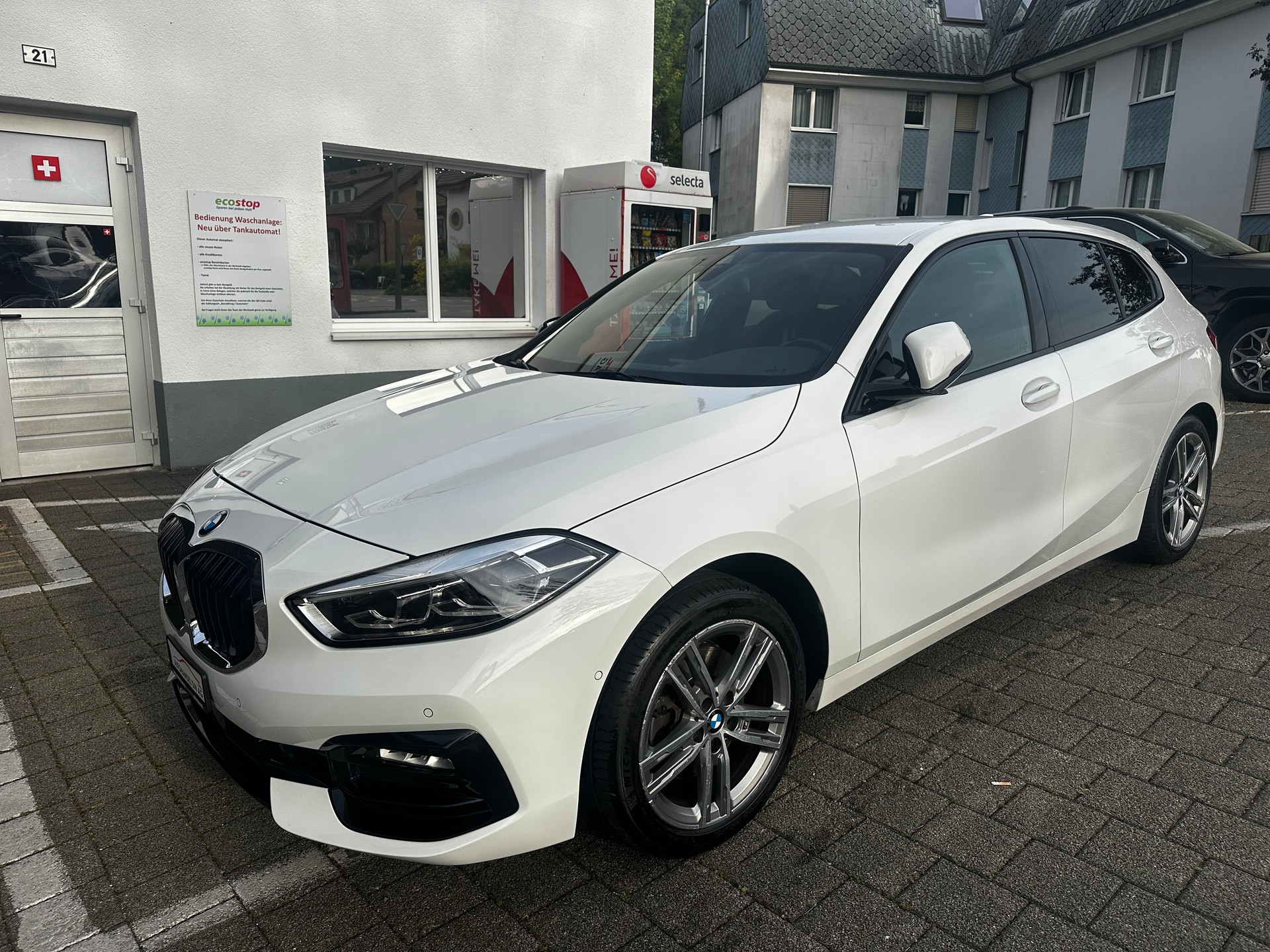BMW 116d Steptronic M Sport-image-1