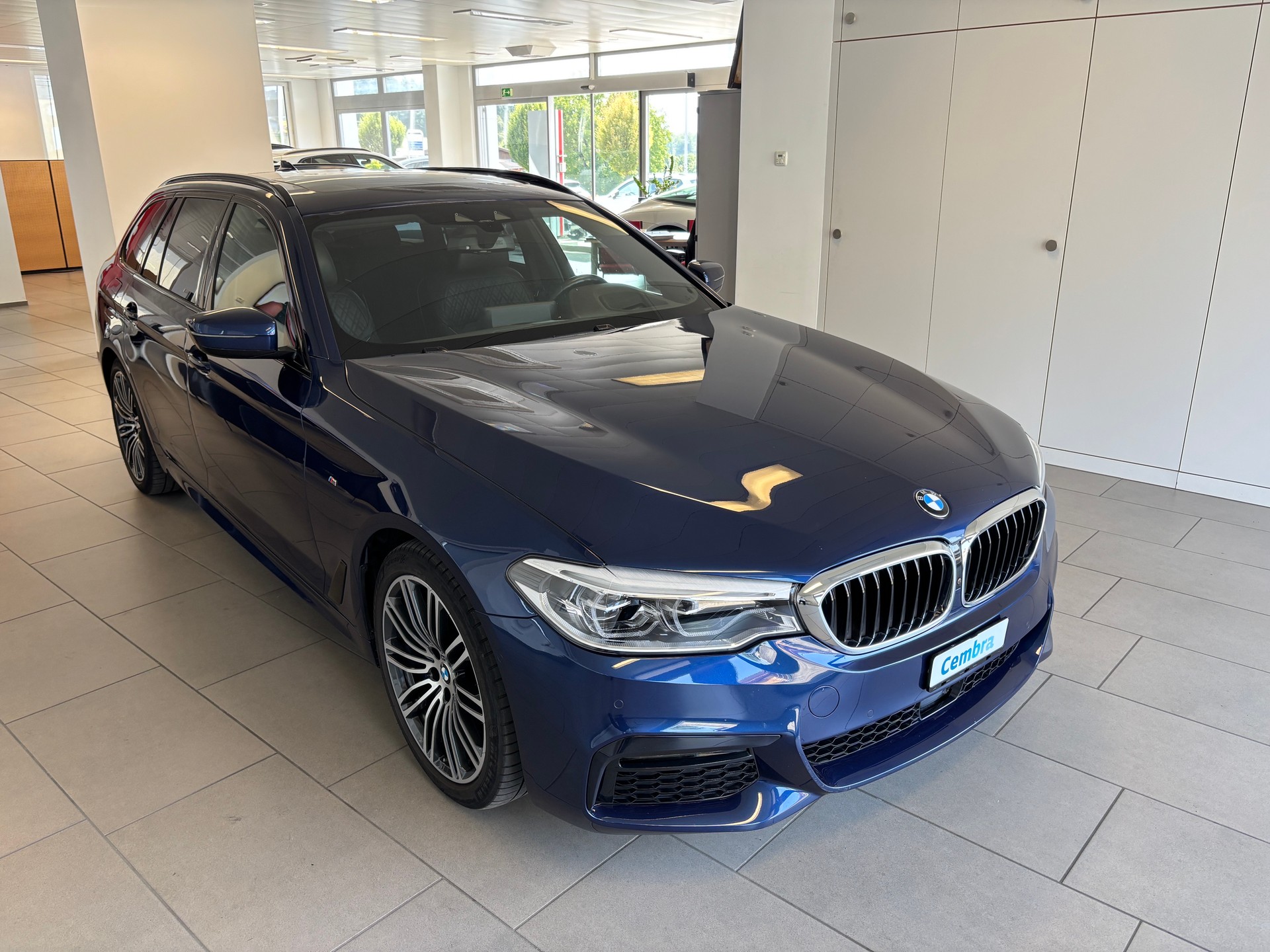 BMW 540i xDrive Touring M-Sport-image-1