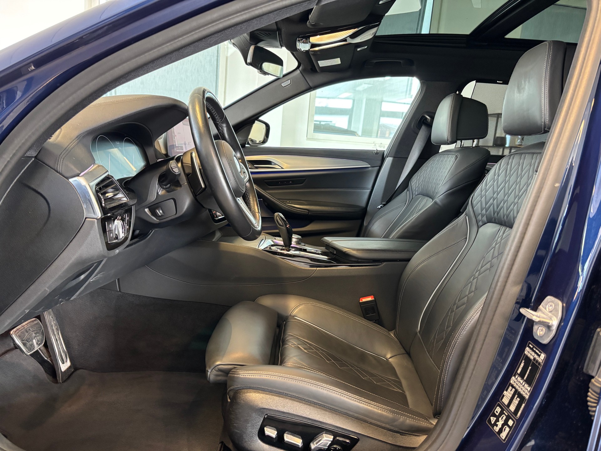 BMW 540i xDrive Touring M-Sport-image-6