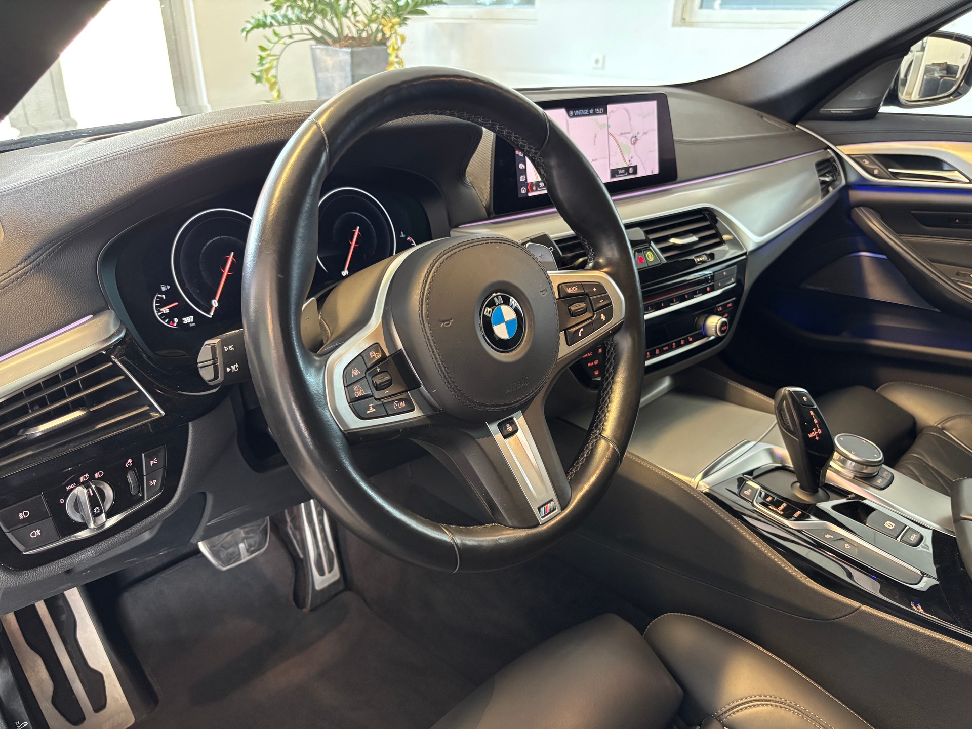 BMW 540i xDrive Touring M-Sport-image-5