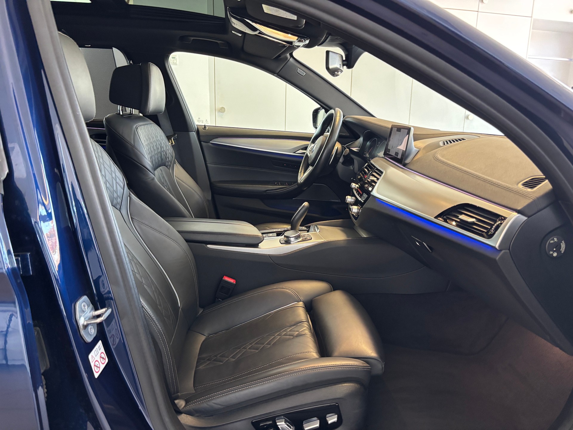 BMW 540i xDrive Touring M-Sport-image-10