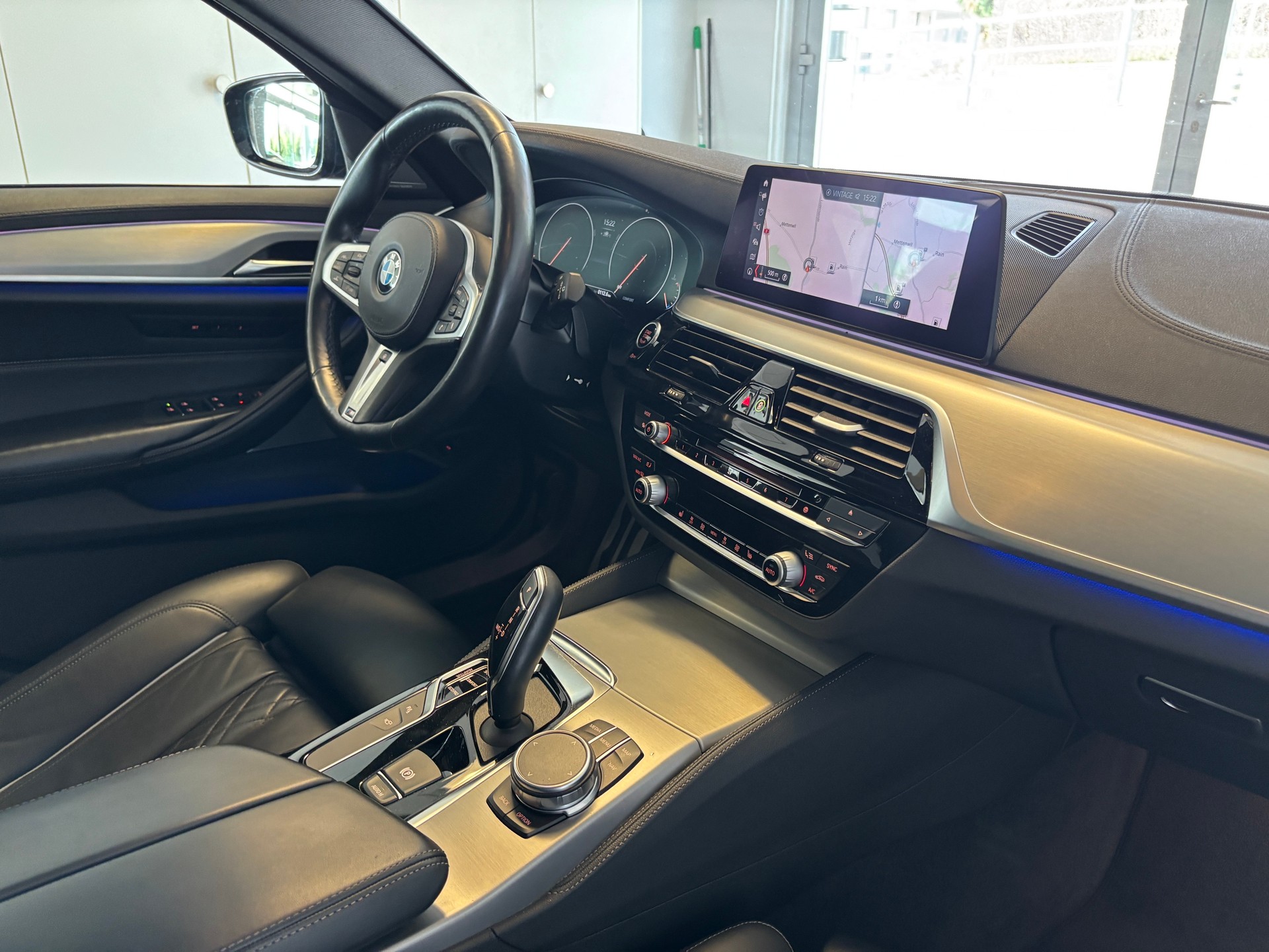 BMW 540i xDrive Touring M-Sport-image-8