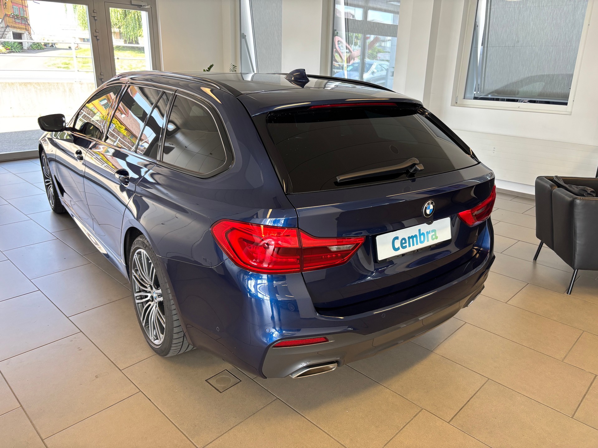 BMW 540i xDrive Touring M-Sport-image-3
