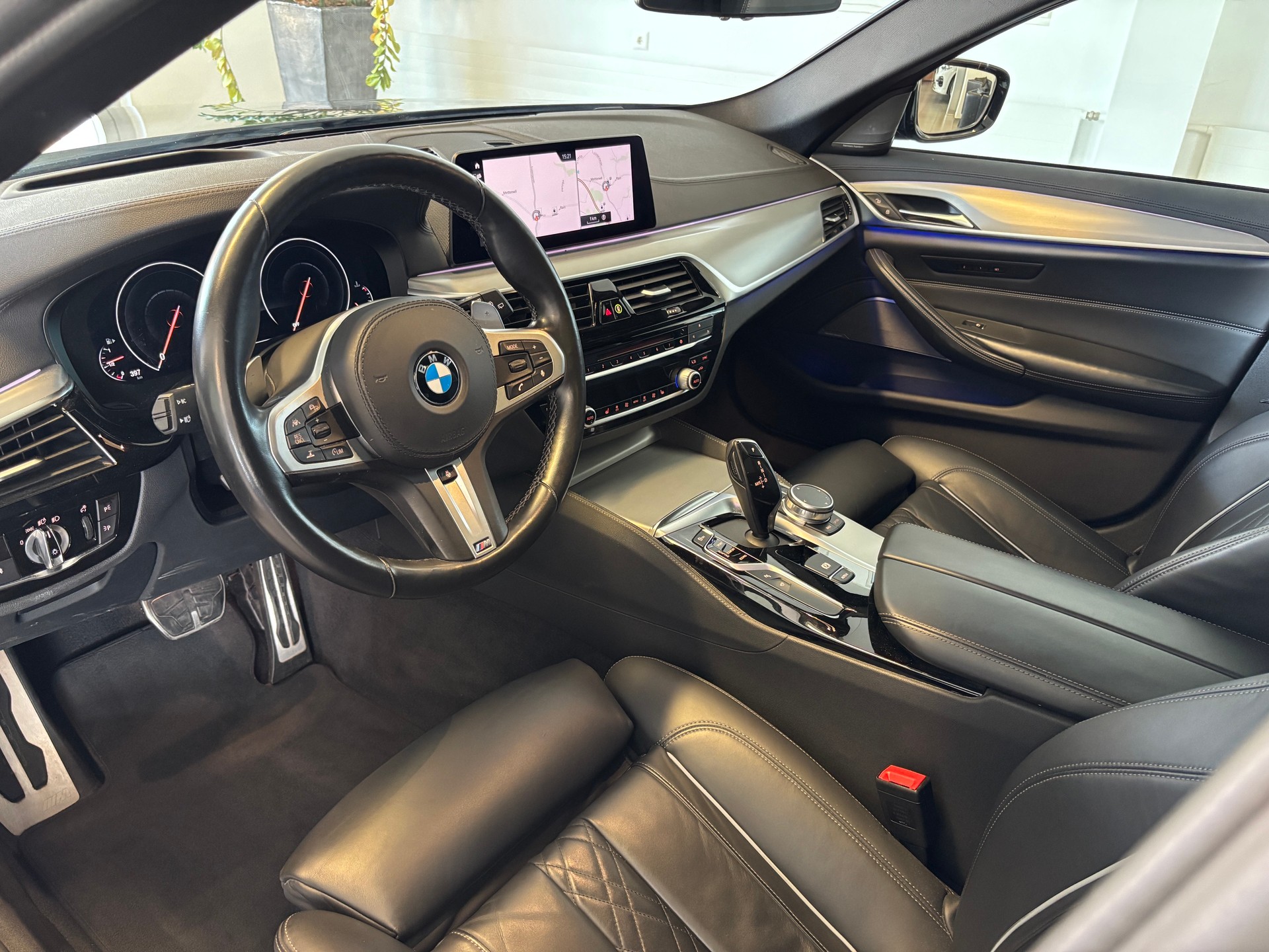 BMW 540i xDrive Touring M-Sport-image-4