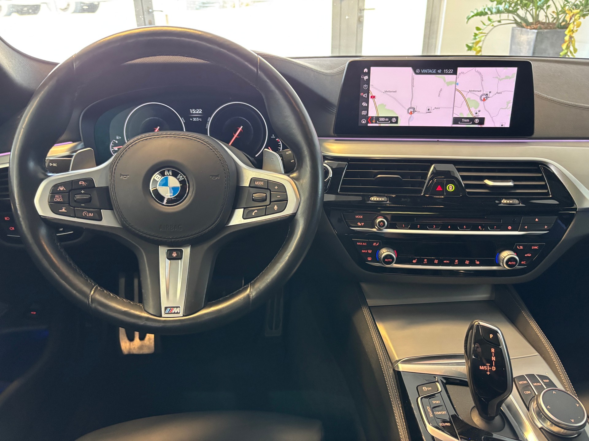 BMW 540i xDrive Touring M-Sport-image-11