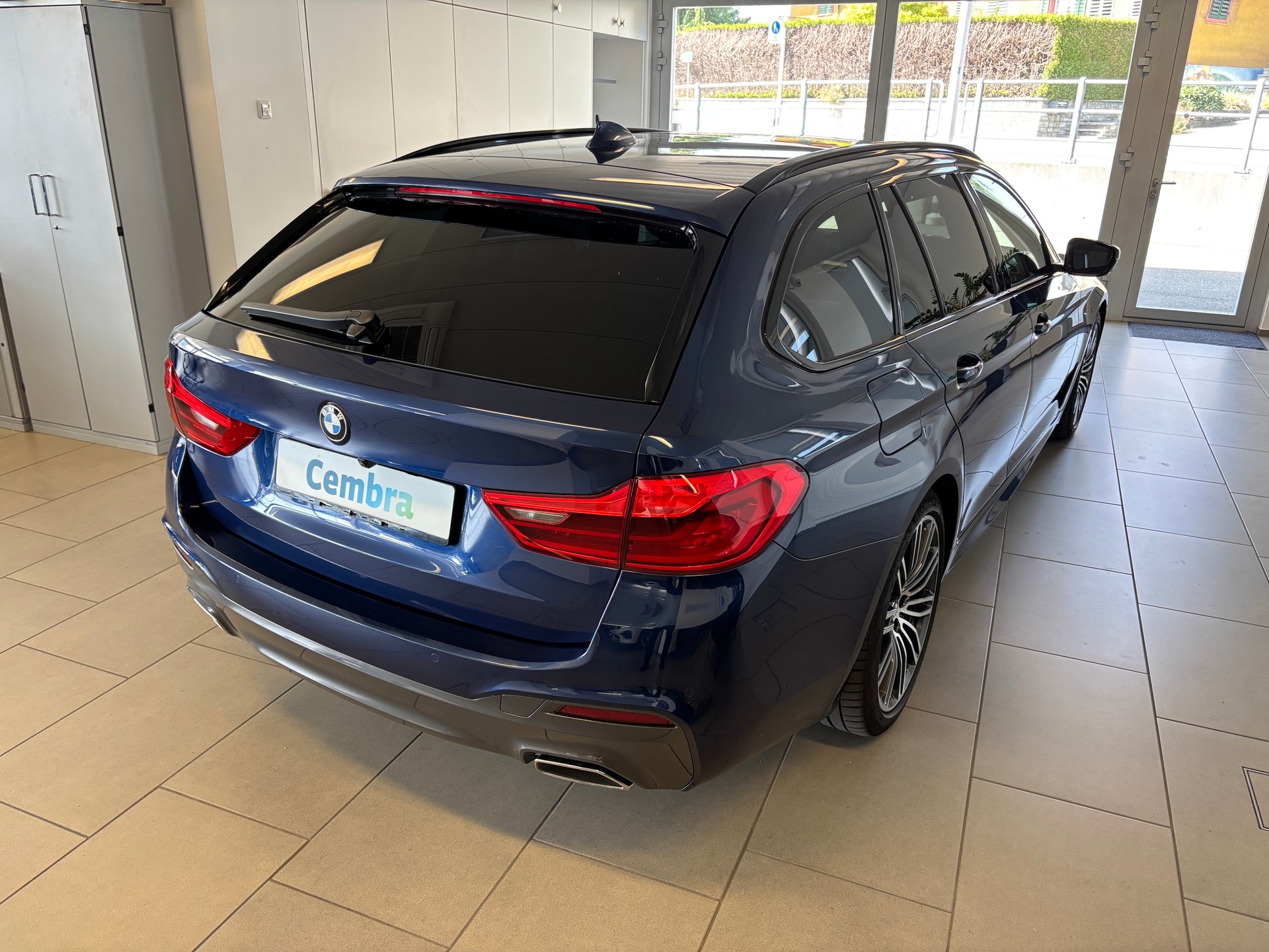 BMW 540i xDrive Touring M-Sport-image-2