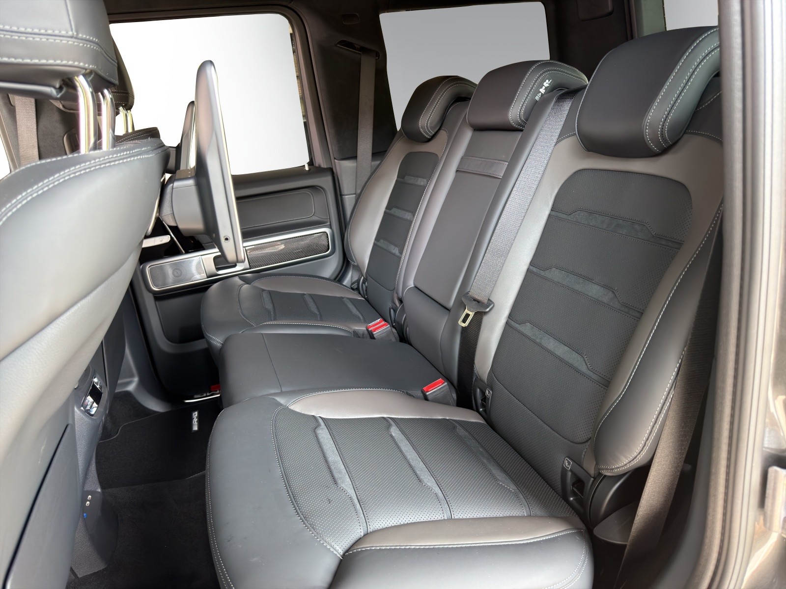 MERCEDES-BENZ G 63 AMG 9G-Tronic-image-10
