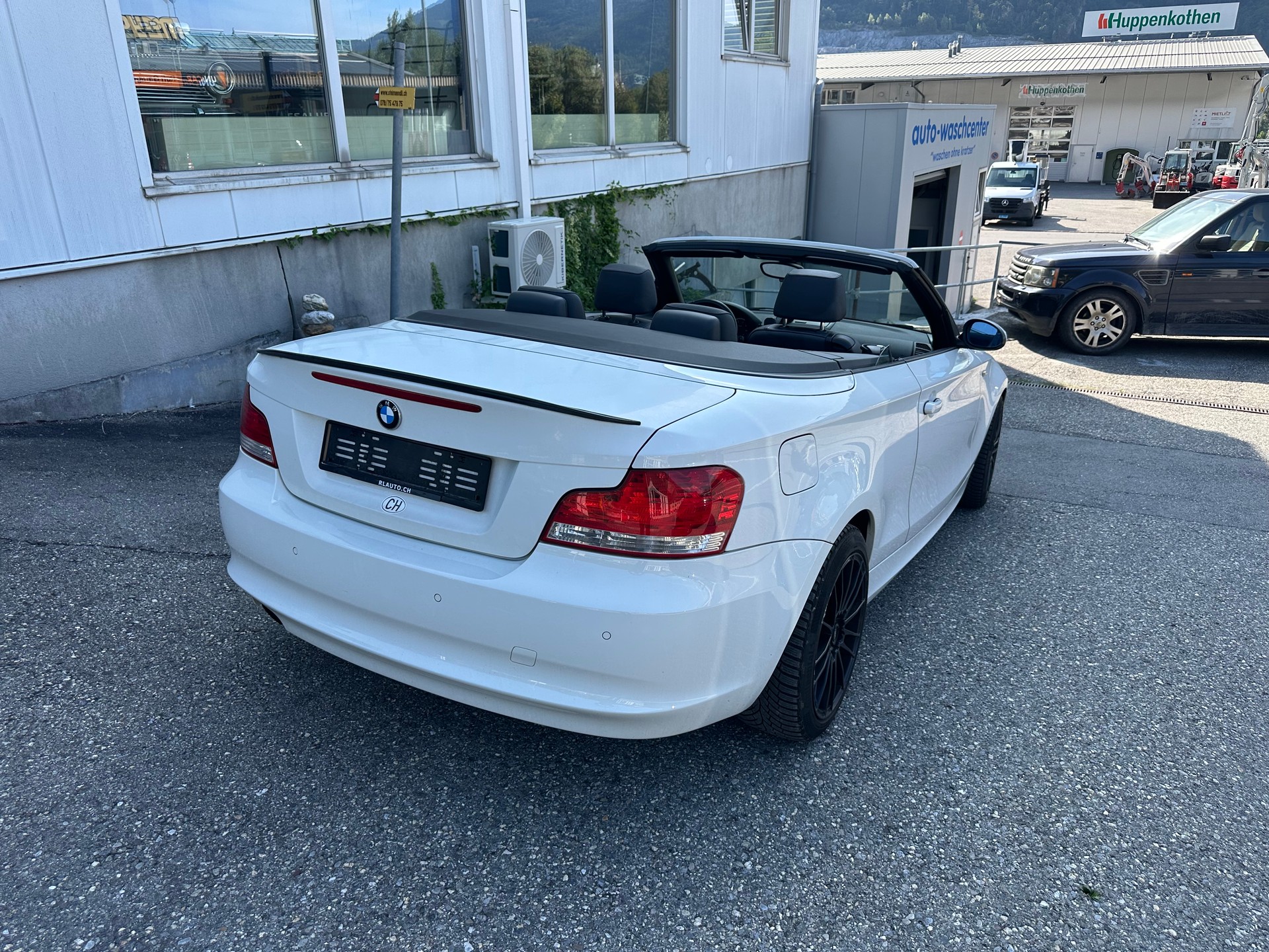 BMW 118i Cabrio-image-5
