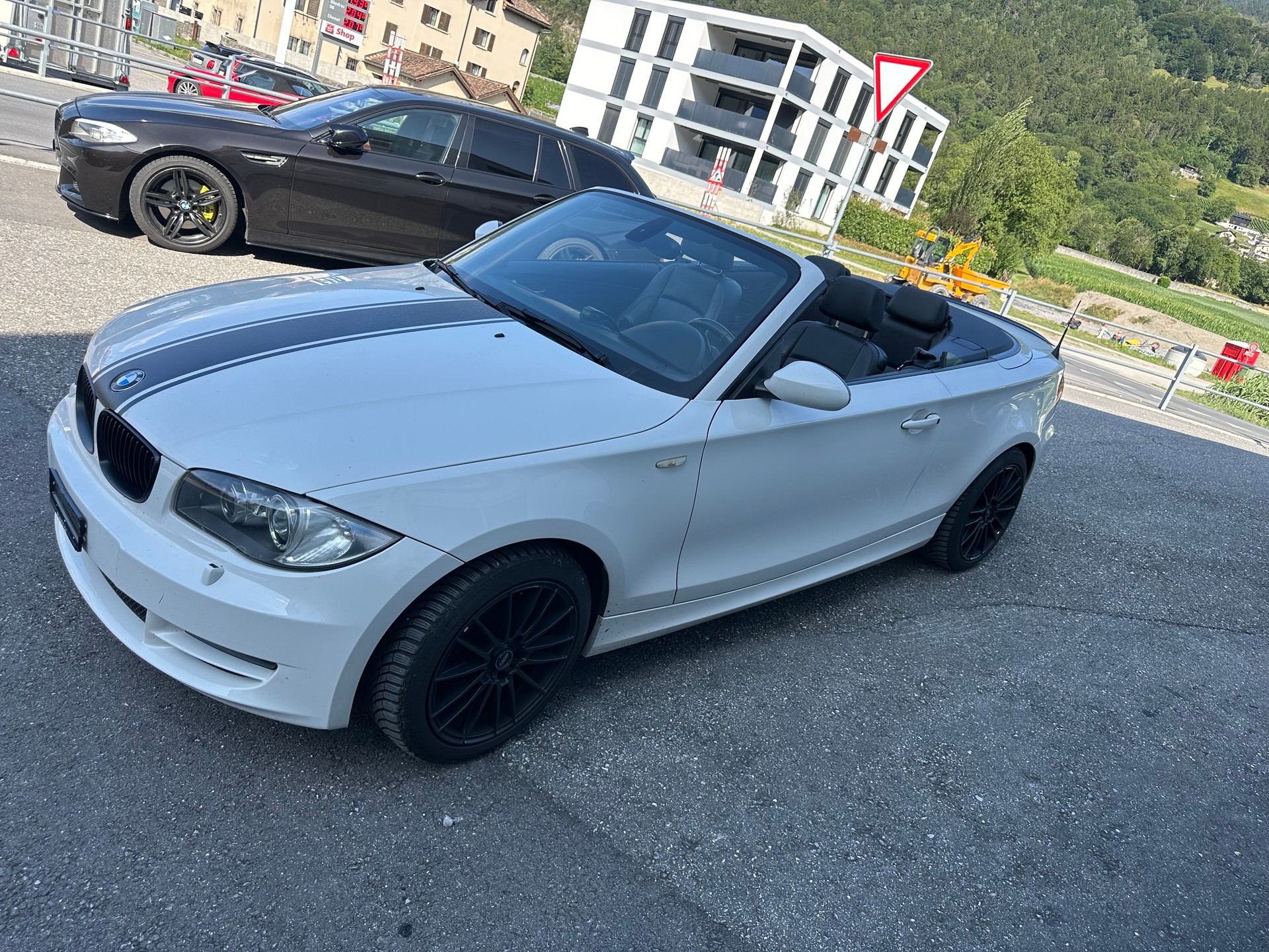 BMW 118i Cabrio-image-2