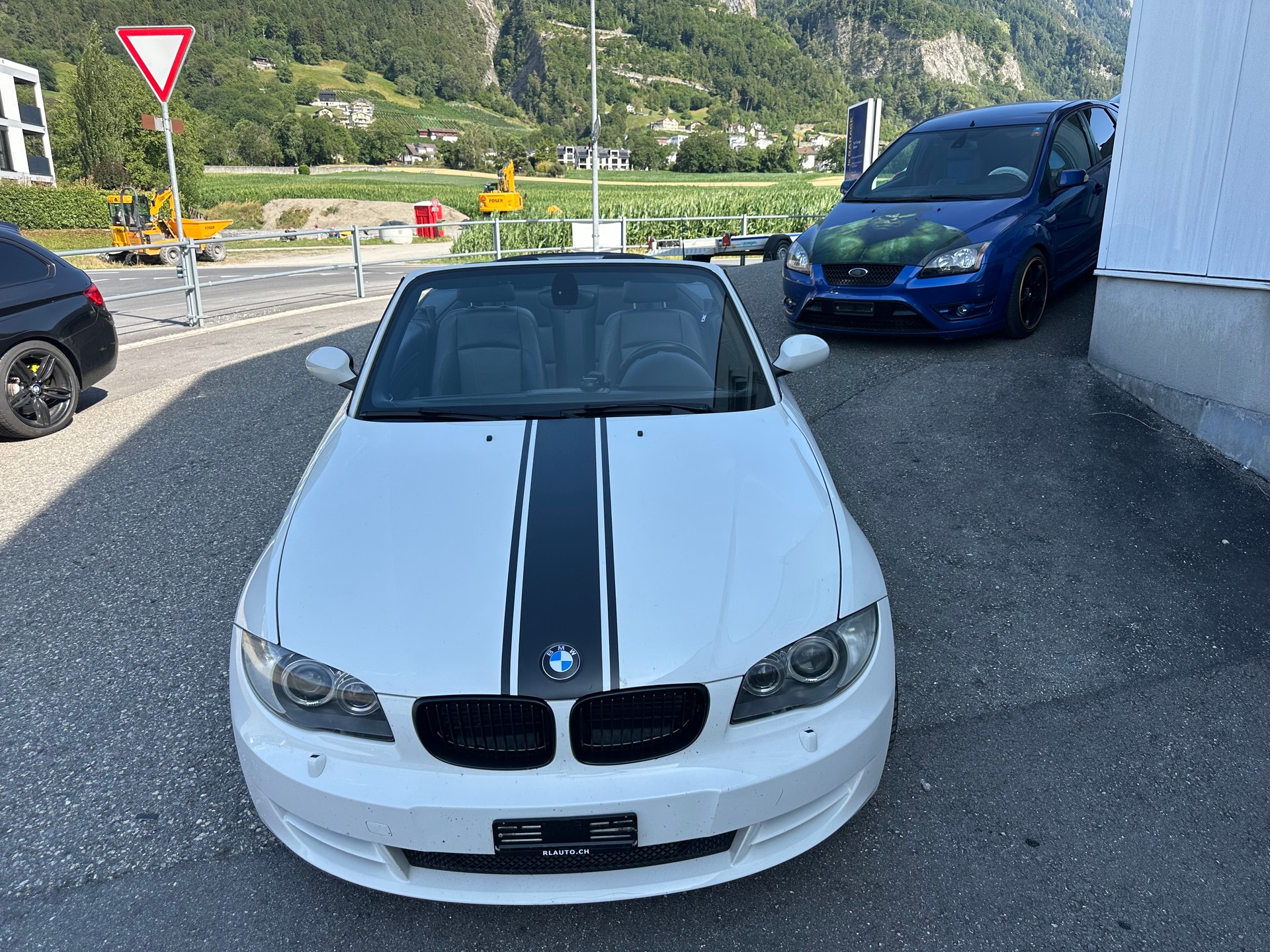 BMW 118i Cabrio-image-1