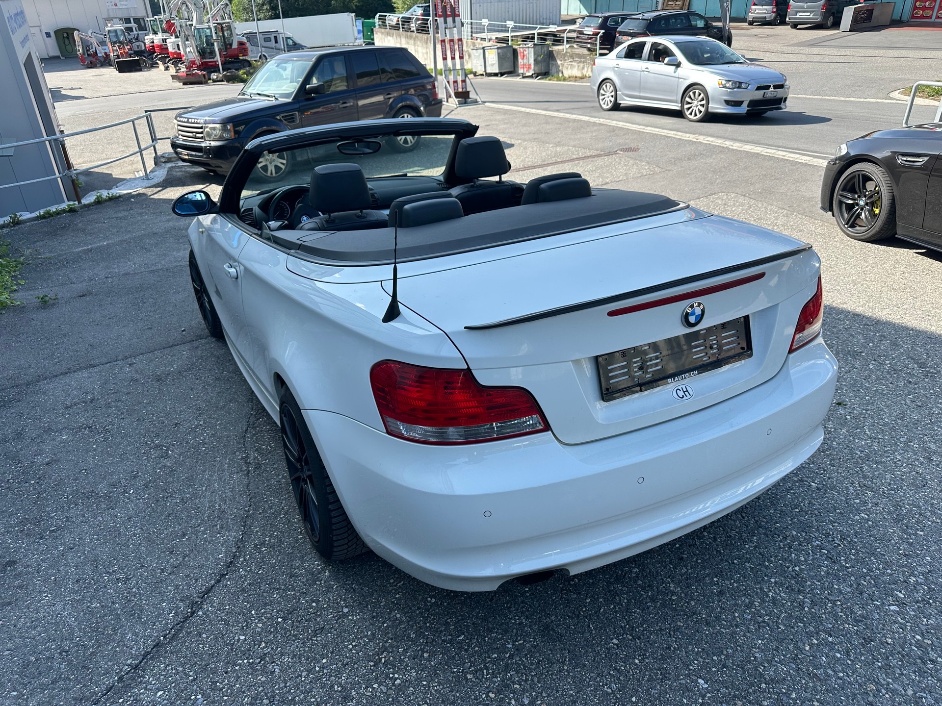 BMW 118i Cabrio-image-6