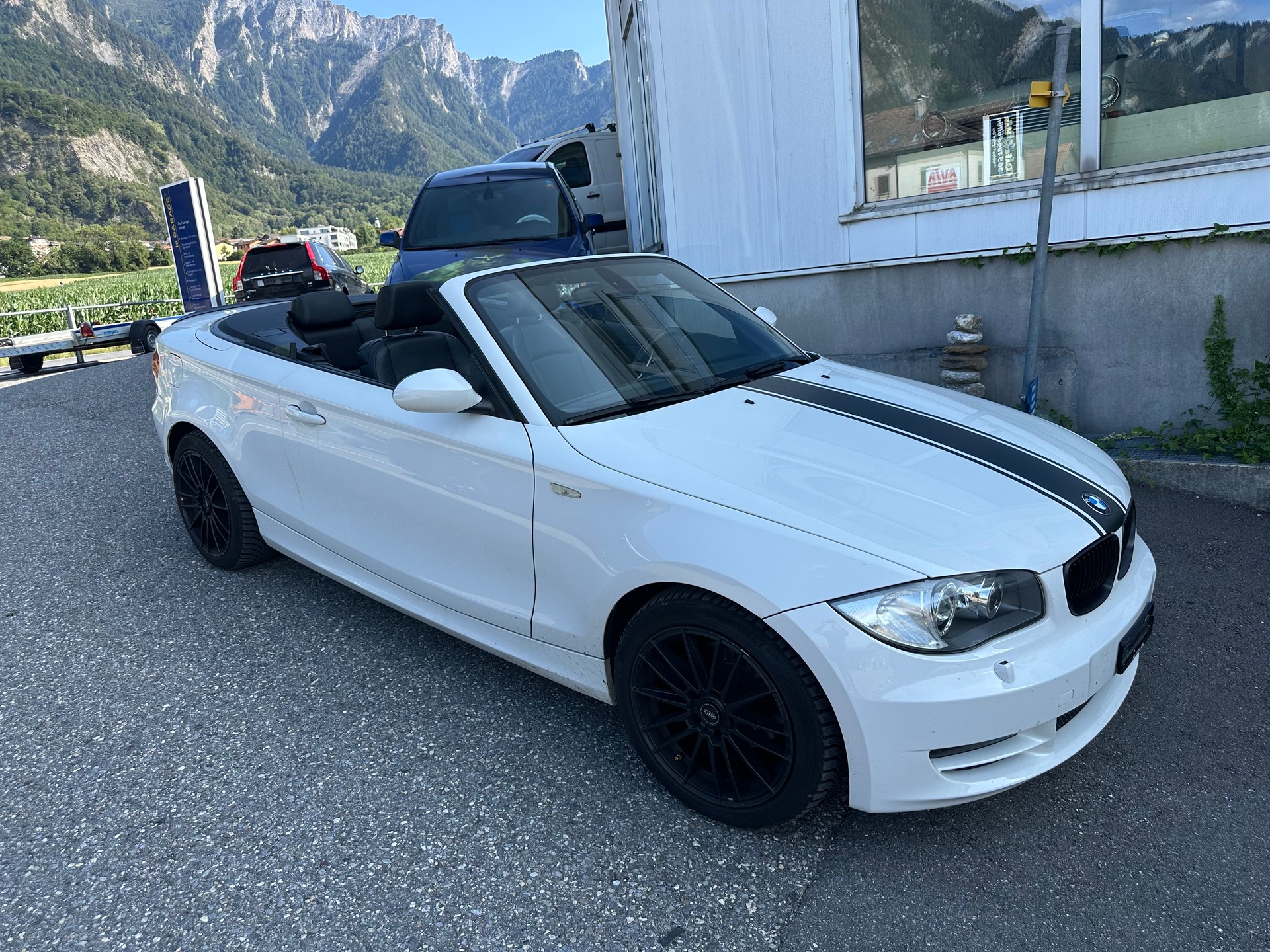 BMW 118i Cabrio-image-3
