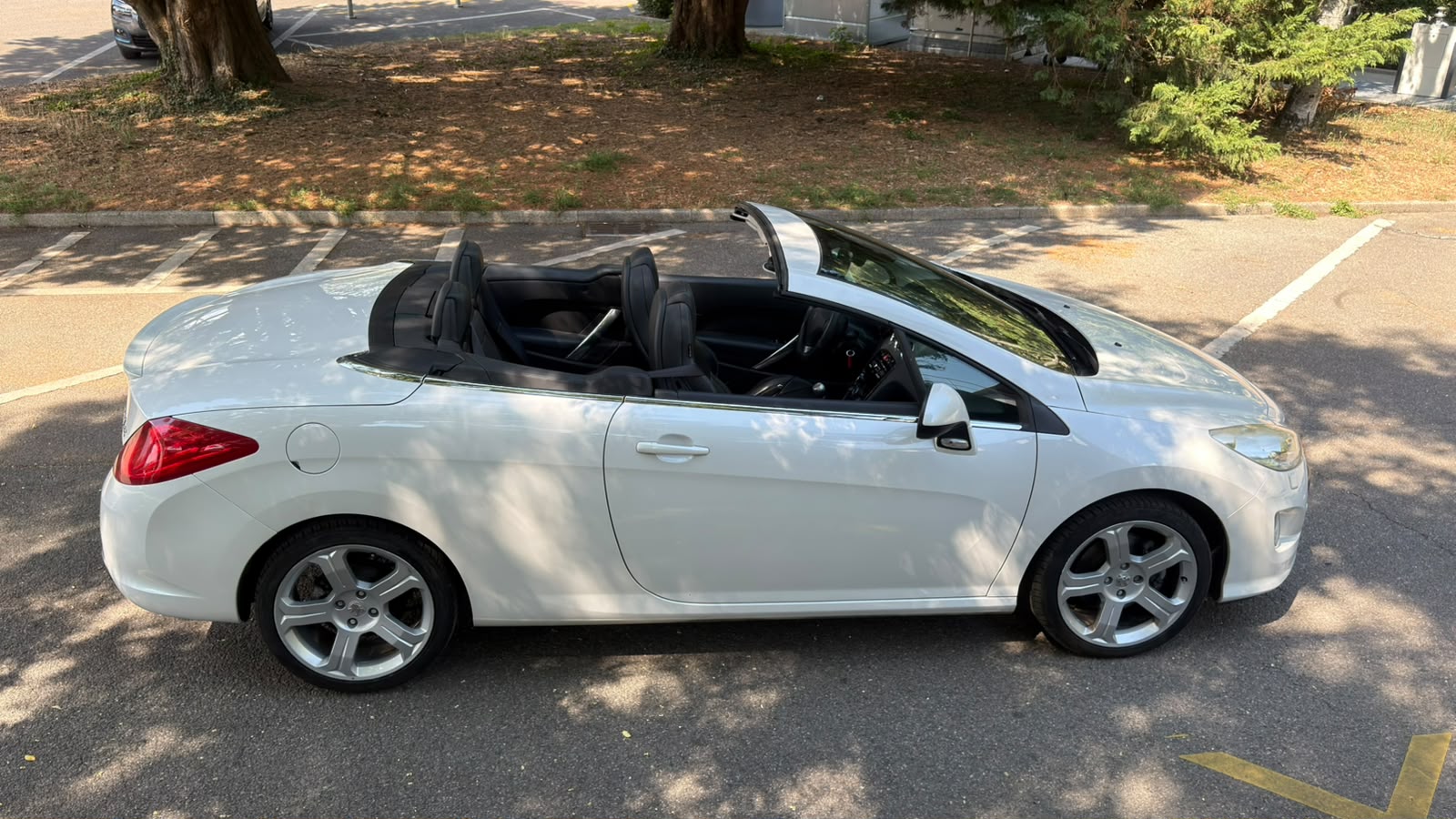 PEUGEOT CC 2.0 HDI-image-0