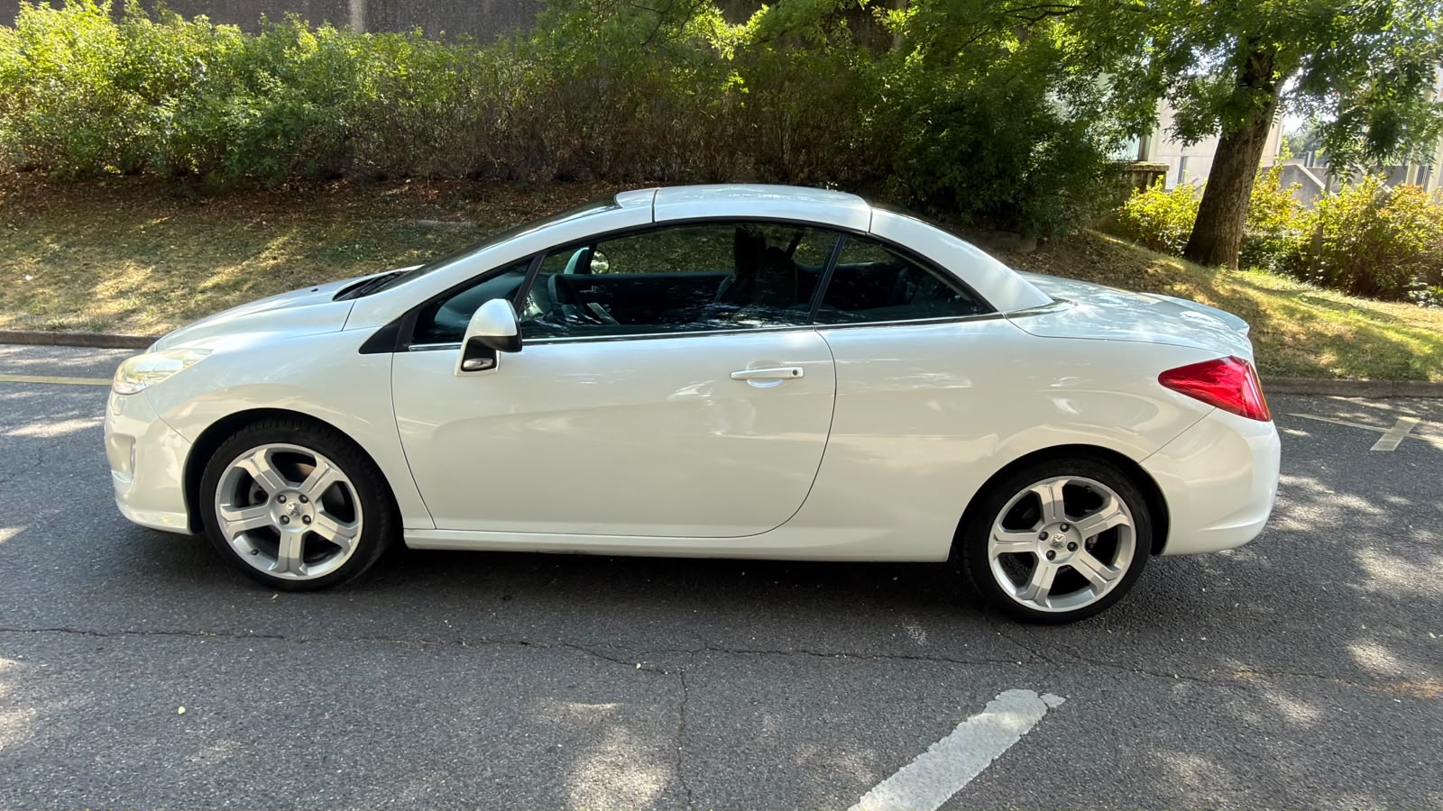 PEUGEOT CC 2.0 HDI-image-9
