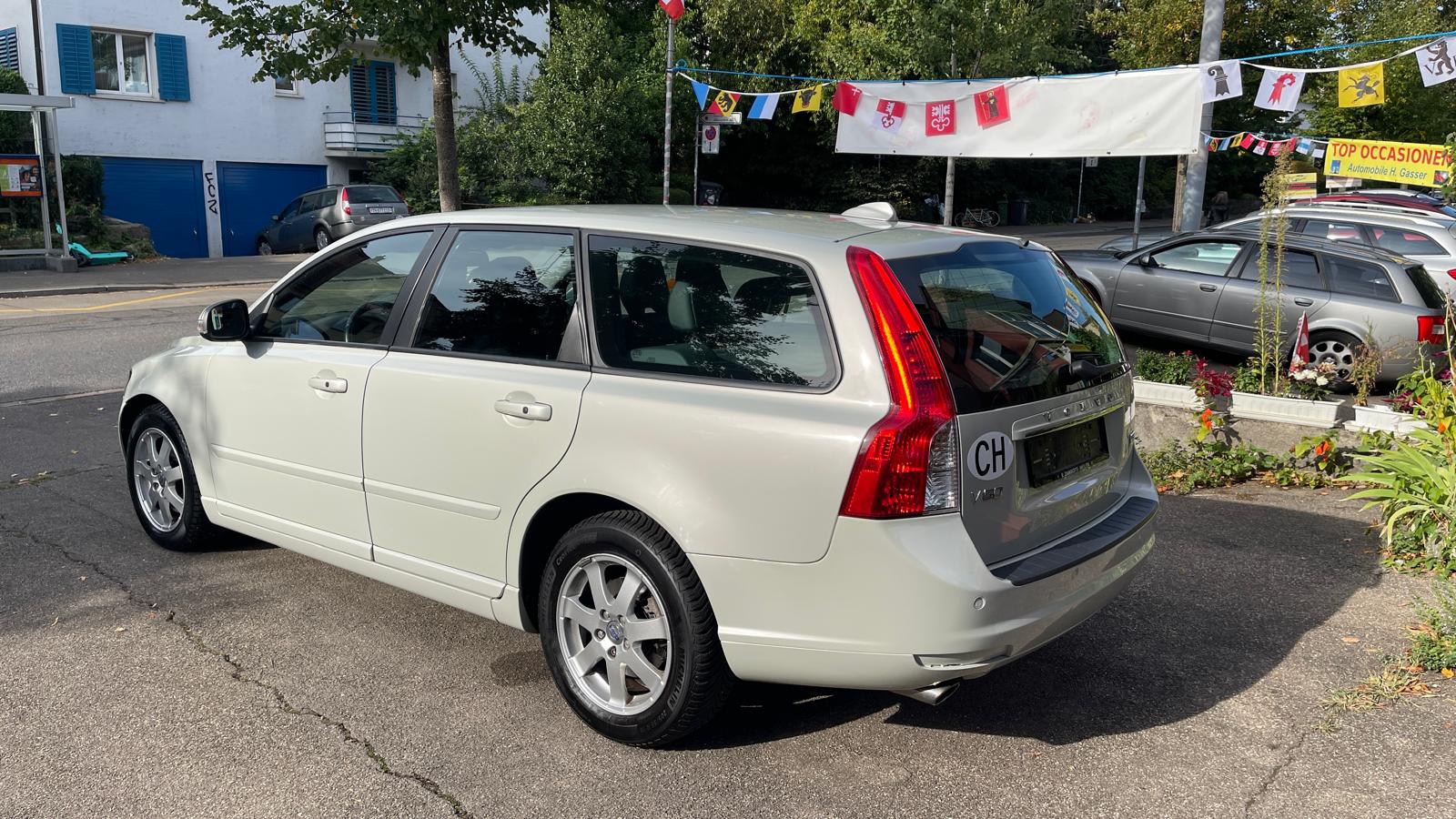 VOLVO V50 D3 Kinetic Geartronic-image-1