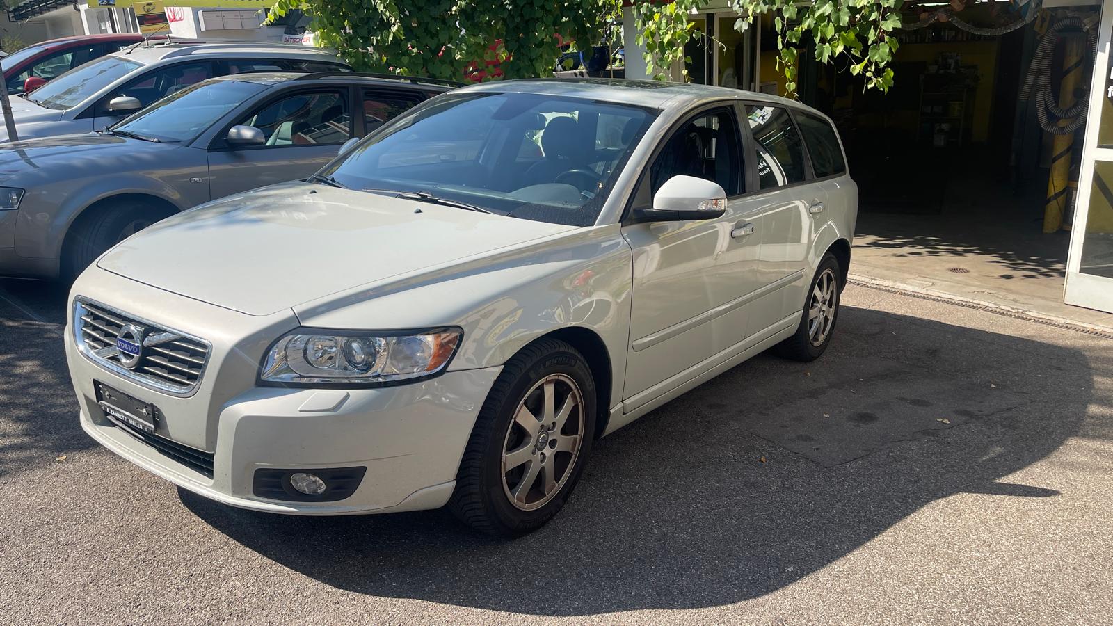 VOLVO V50 D3 Kinetic Geartronic-showroom-element-1