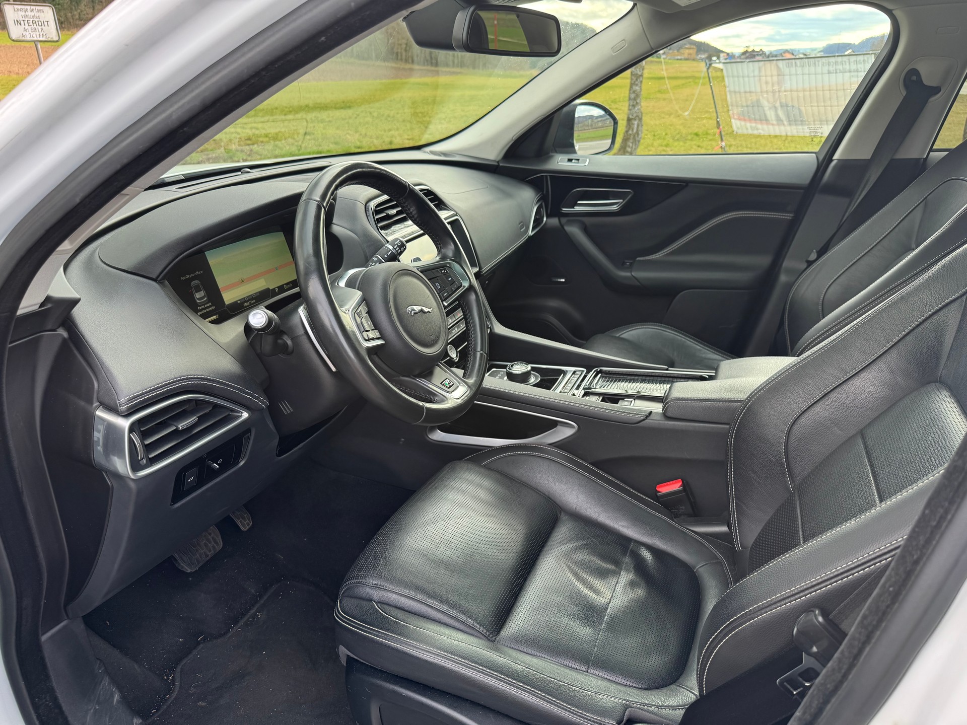 JAGUAR F-pace-image-4