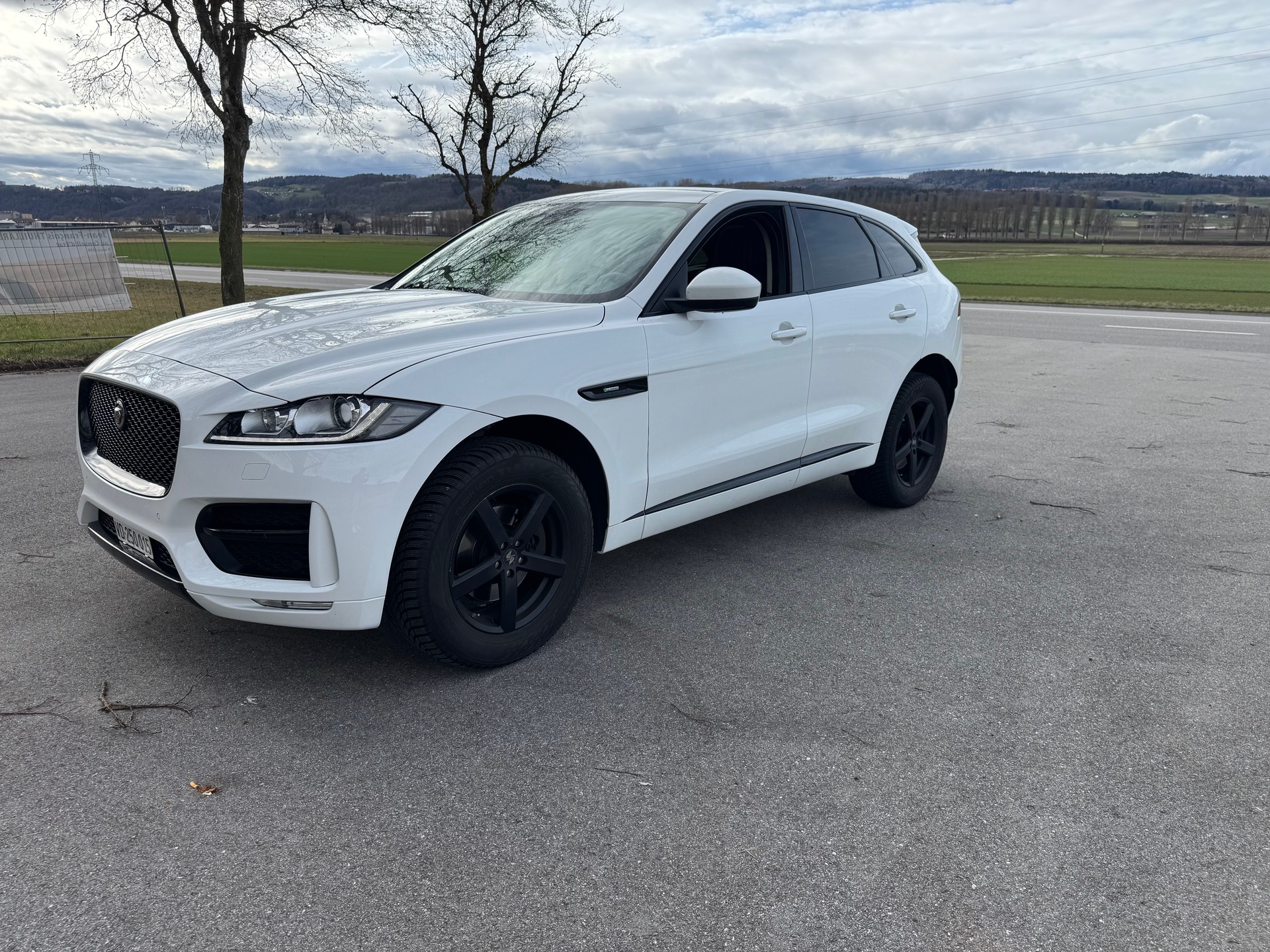 JAGUAR F-pace-image-0