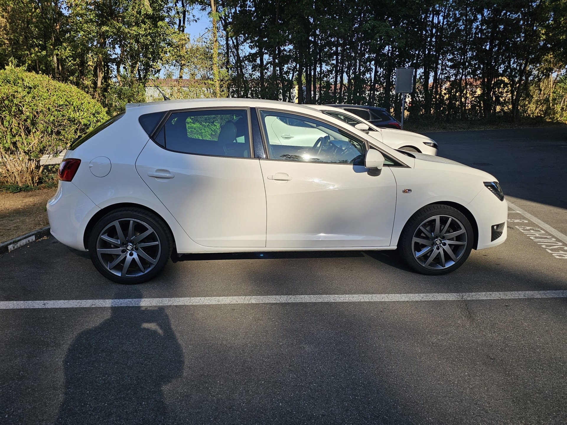 SEAT 1.6 TDI 105 FR-image-2