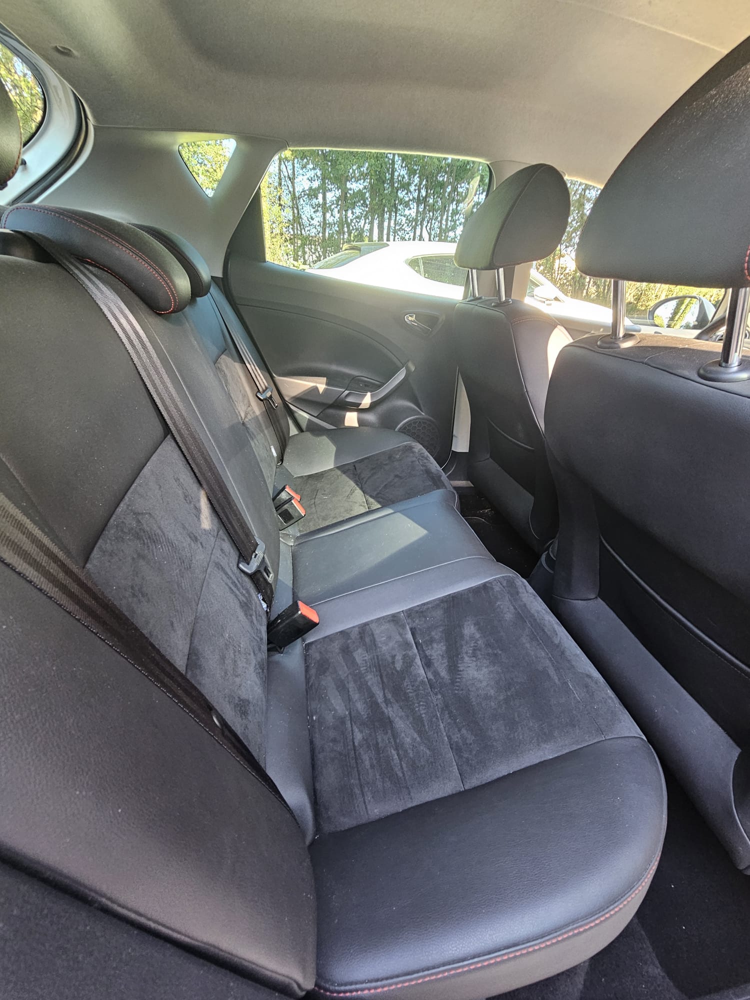 SEAT 1.6 TDI 105 FR-image-8