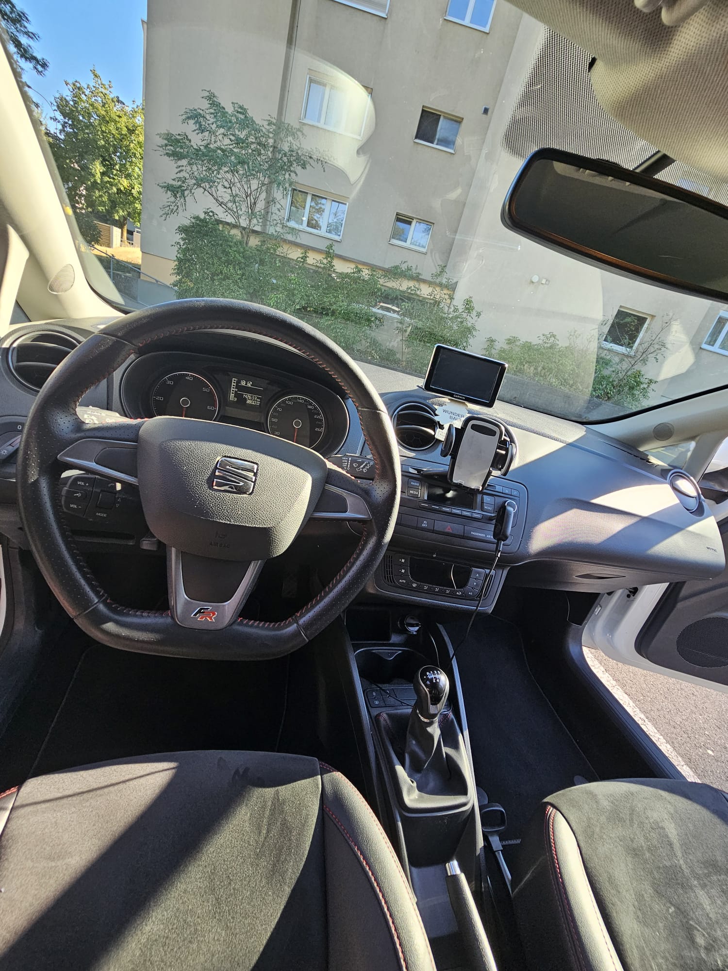 SEAT 1.6 TDI 105 FR-image-5