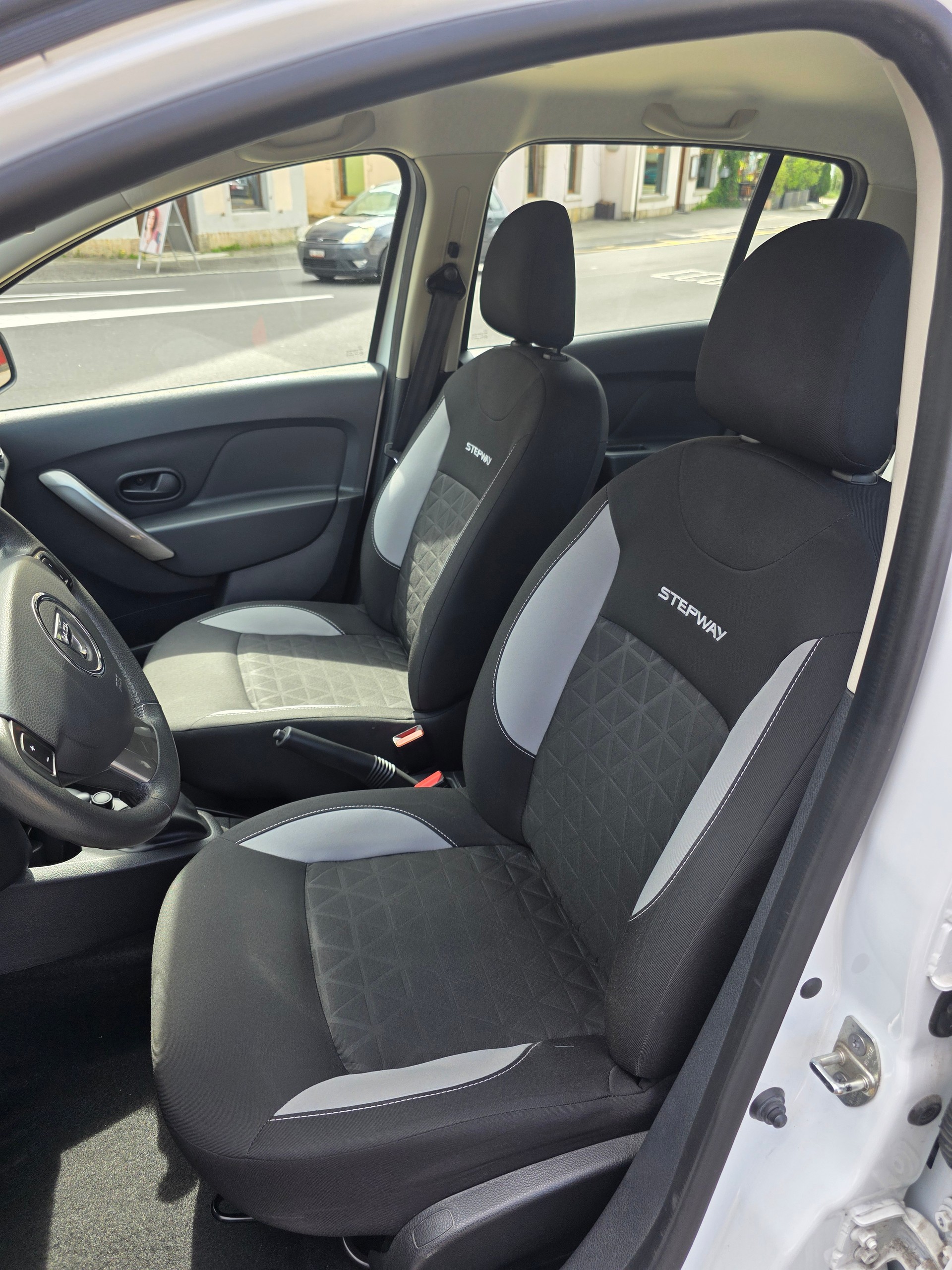 DACIA Sandero 1.5 dCi Stepway Lauréate-image-9