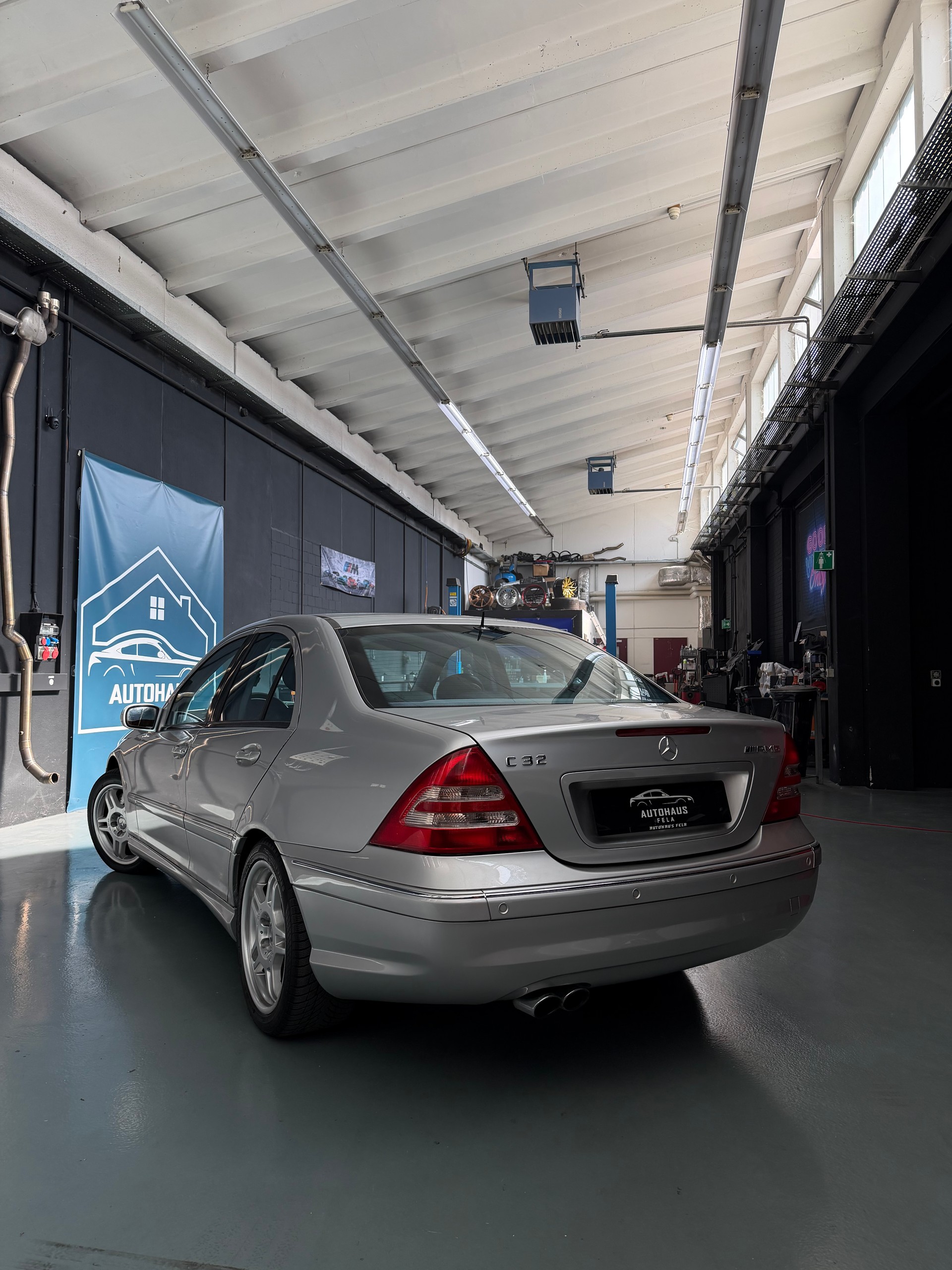 MERCEDES-BENZ C 32 AMG Automatic-image-2