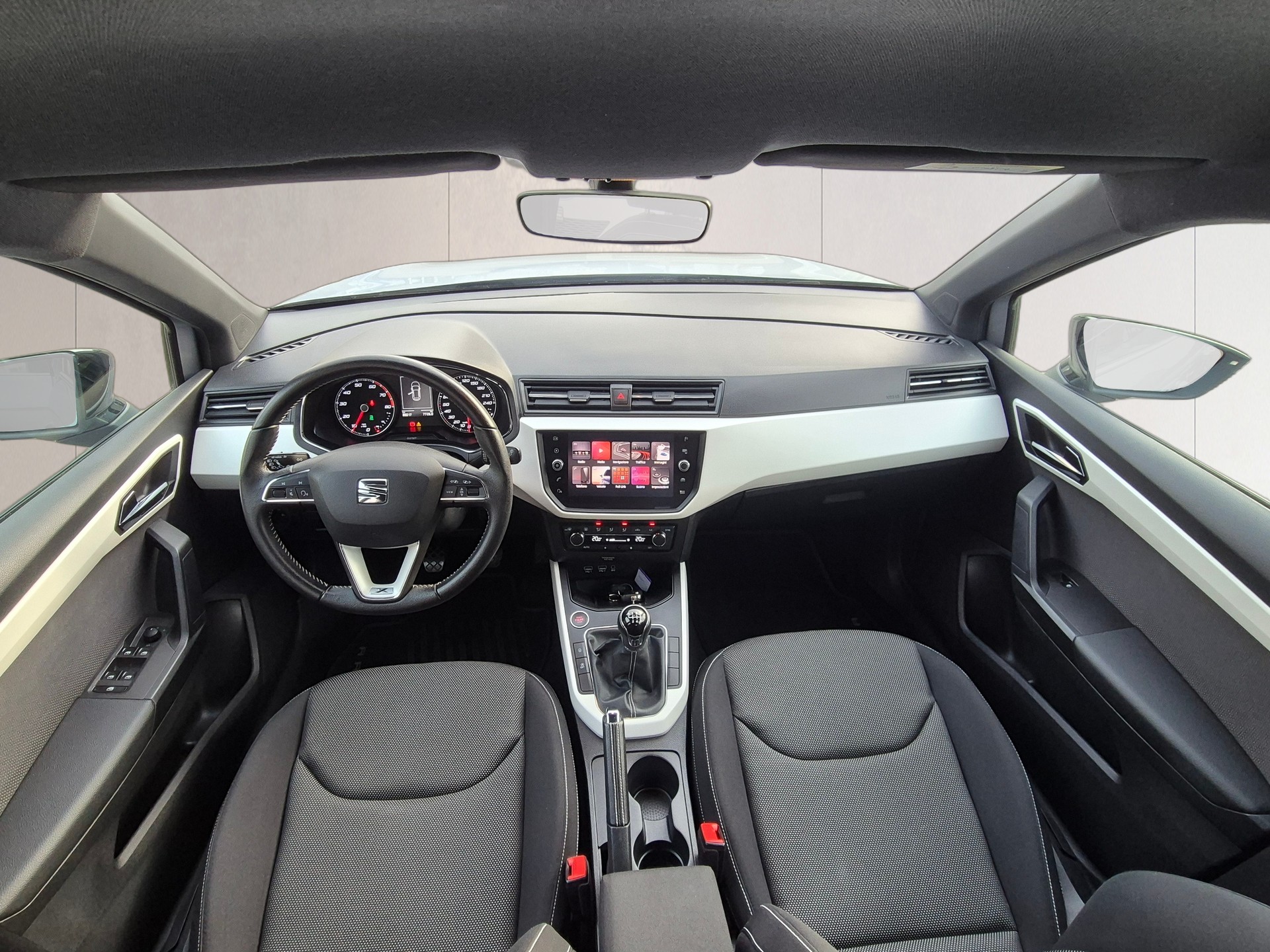 SEAT ARONA-image-12