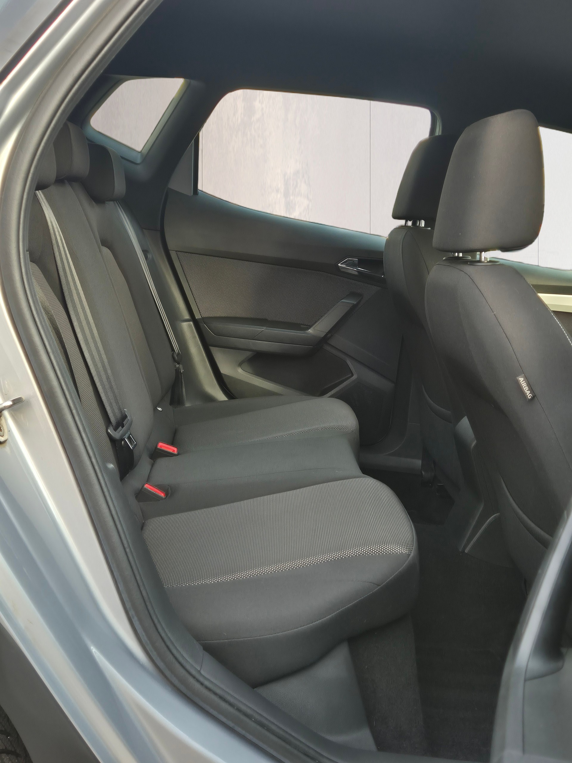 SEAT ARONA-image-9