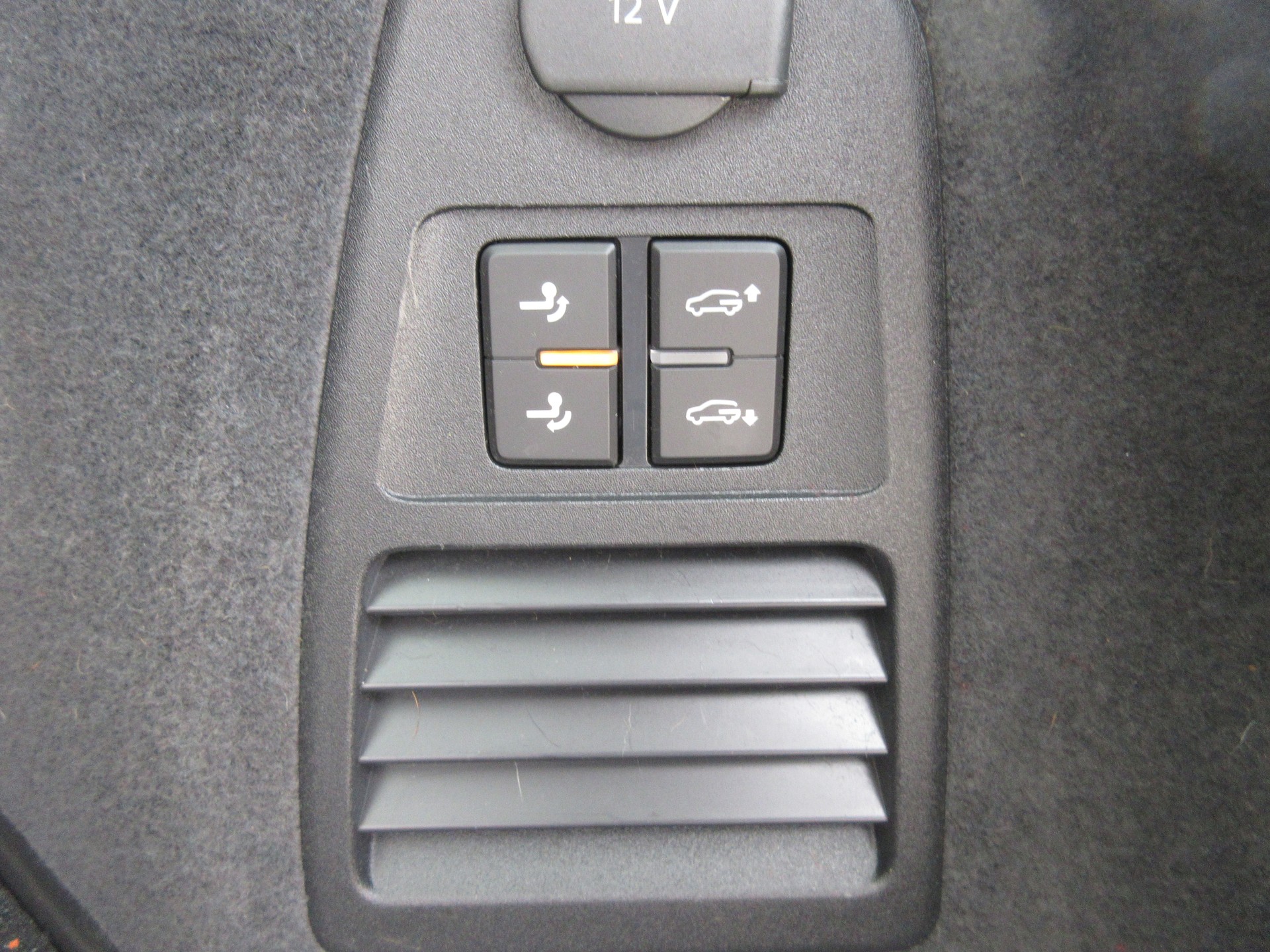 VW Touareg 3.0 TDI R Line Tiptronic-image-12