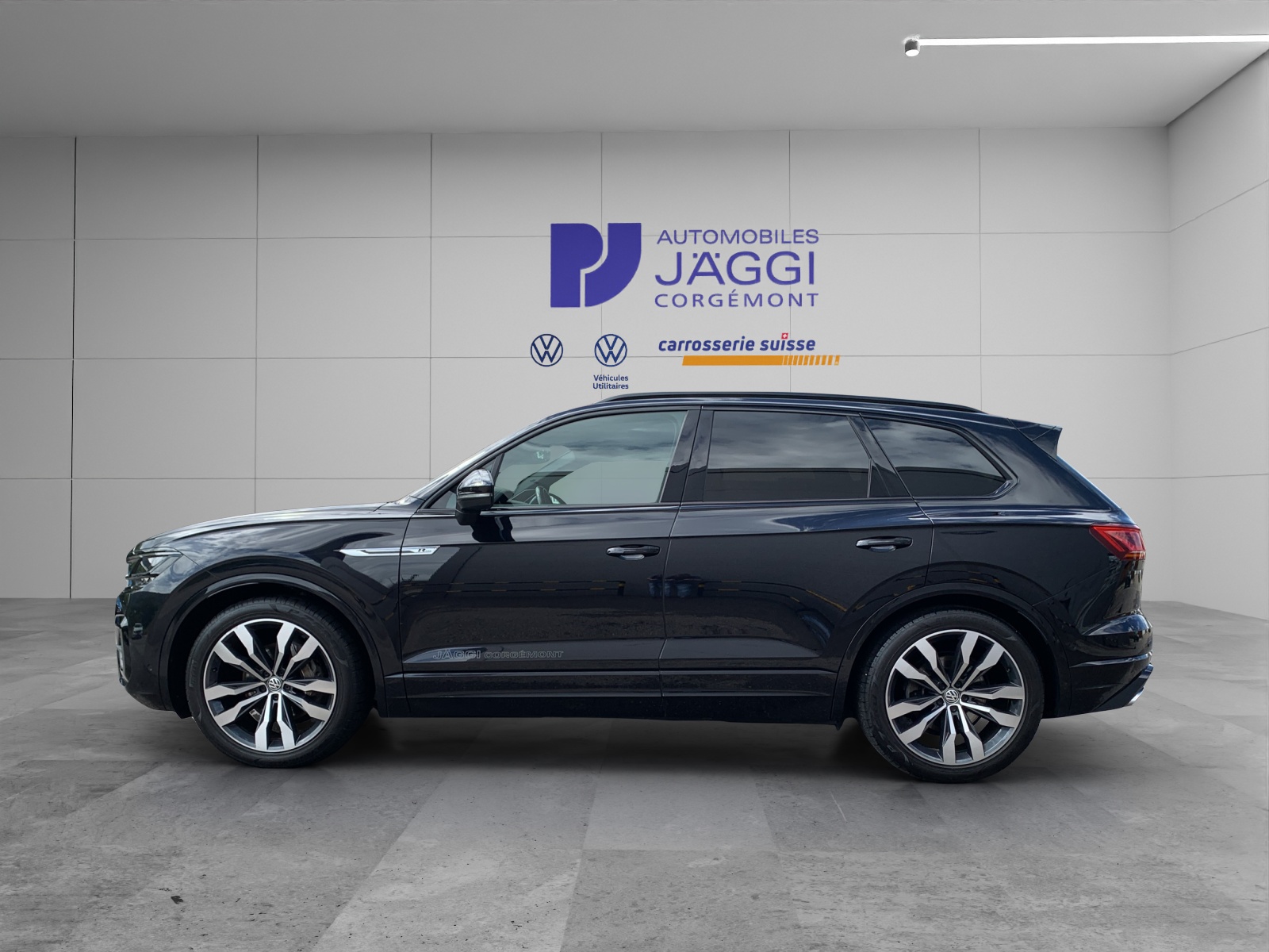 VW Touareg 3.0 TDI R Line Tiptronic-image-3