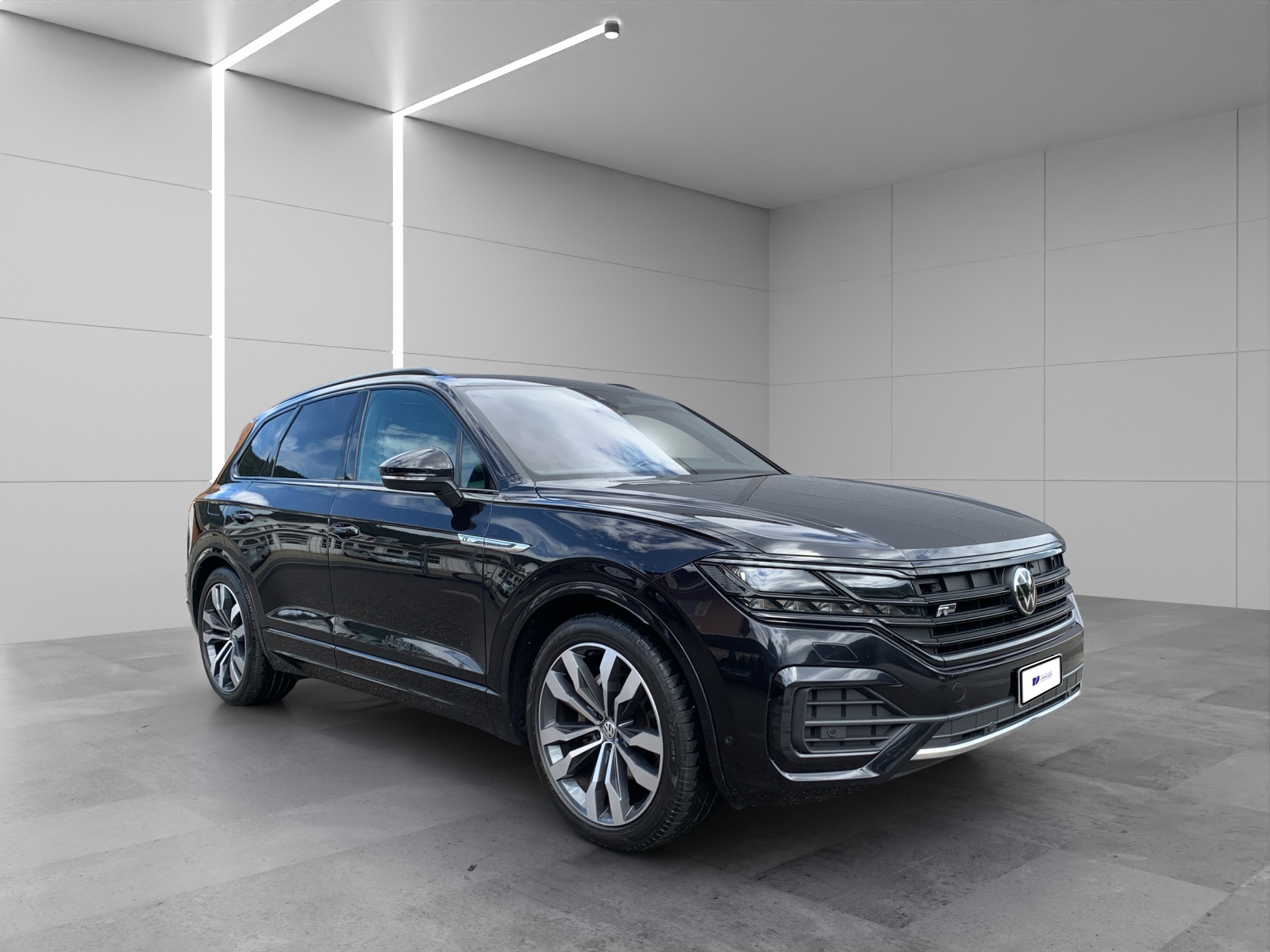VW Touareg 3.0 TDI R Line Tiptronic-image-2
